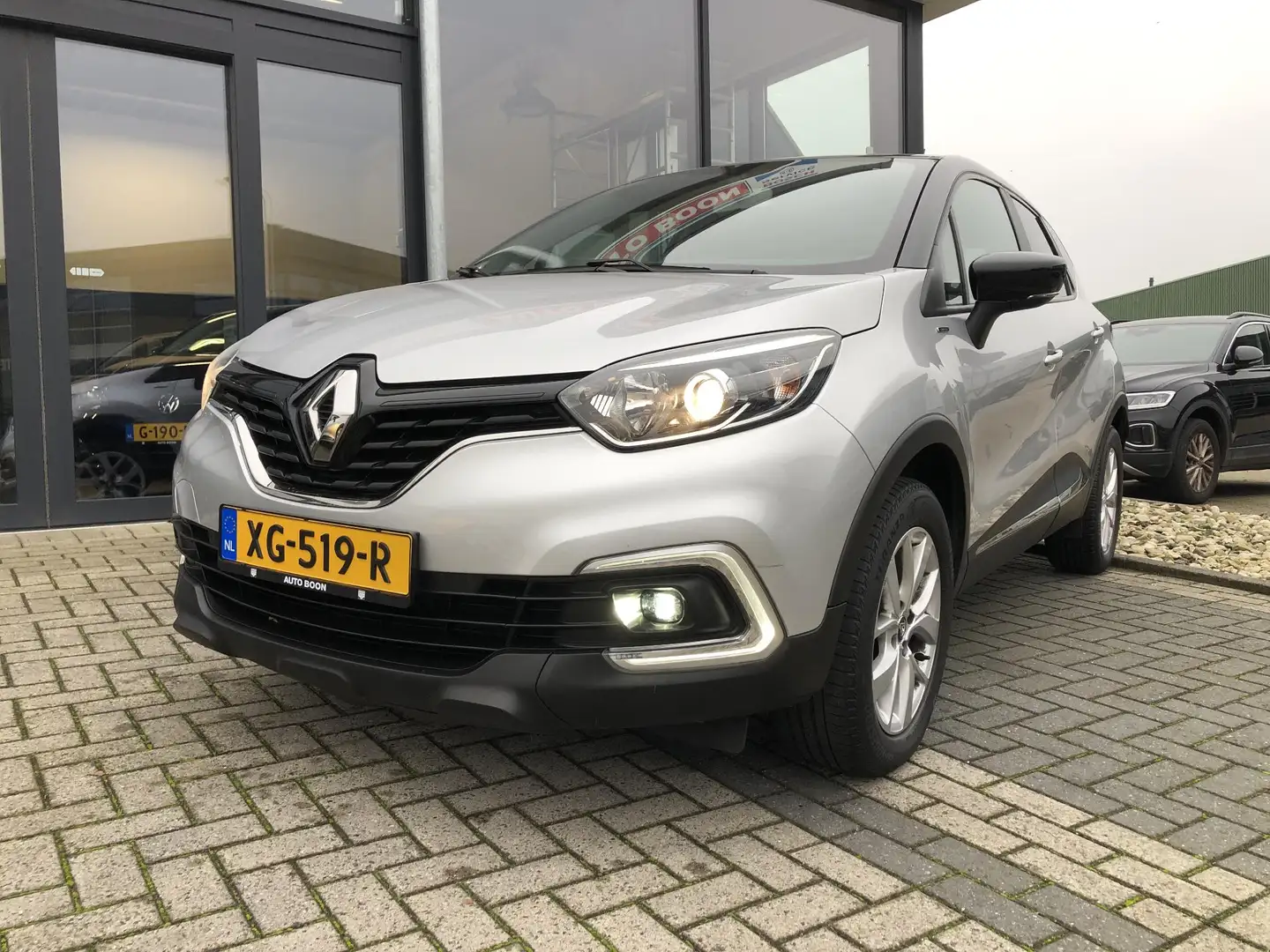 Renault Captur 0.9TCe 90PK LIMITED - AIRCO/NAVI-BT/PDC/PGLAS/ - K Gris - 2