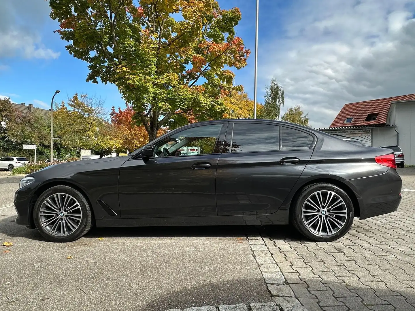 BMW 520 i Limousine  Sport Line / Navi / Ambient / Kamera Gris - 2