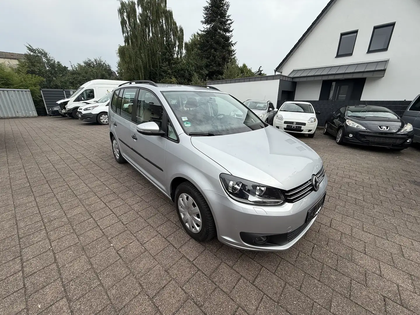 Volkswagen Touran 7 Sitzer,Scheckheft Silber - 1