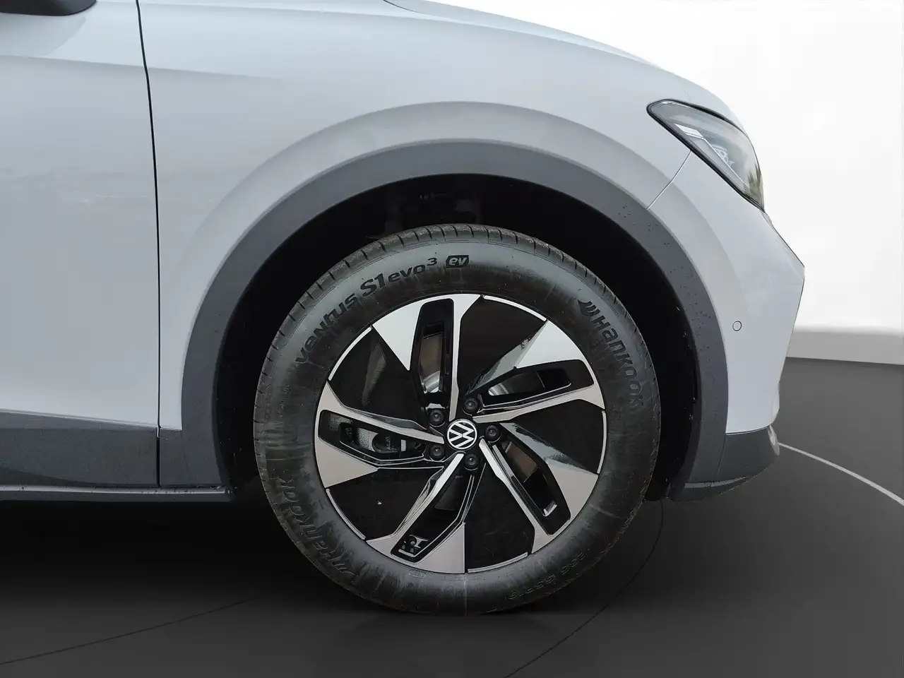 Volkswagen ID.4 Pro 210 kW (286 PS) 77 kWh 1-Gang-Automatik 16