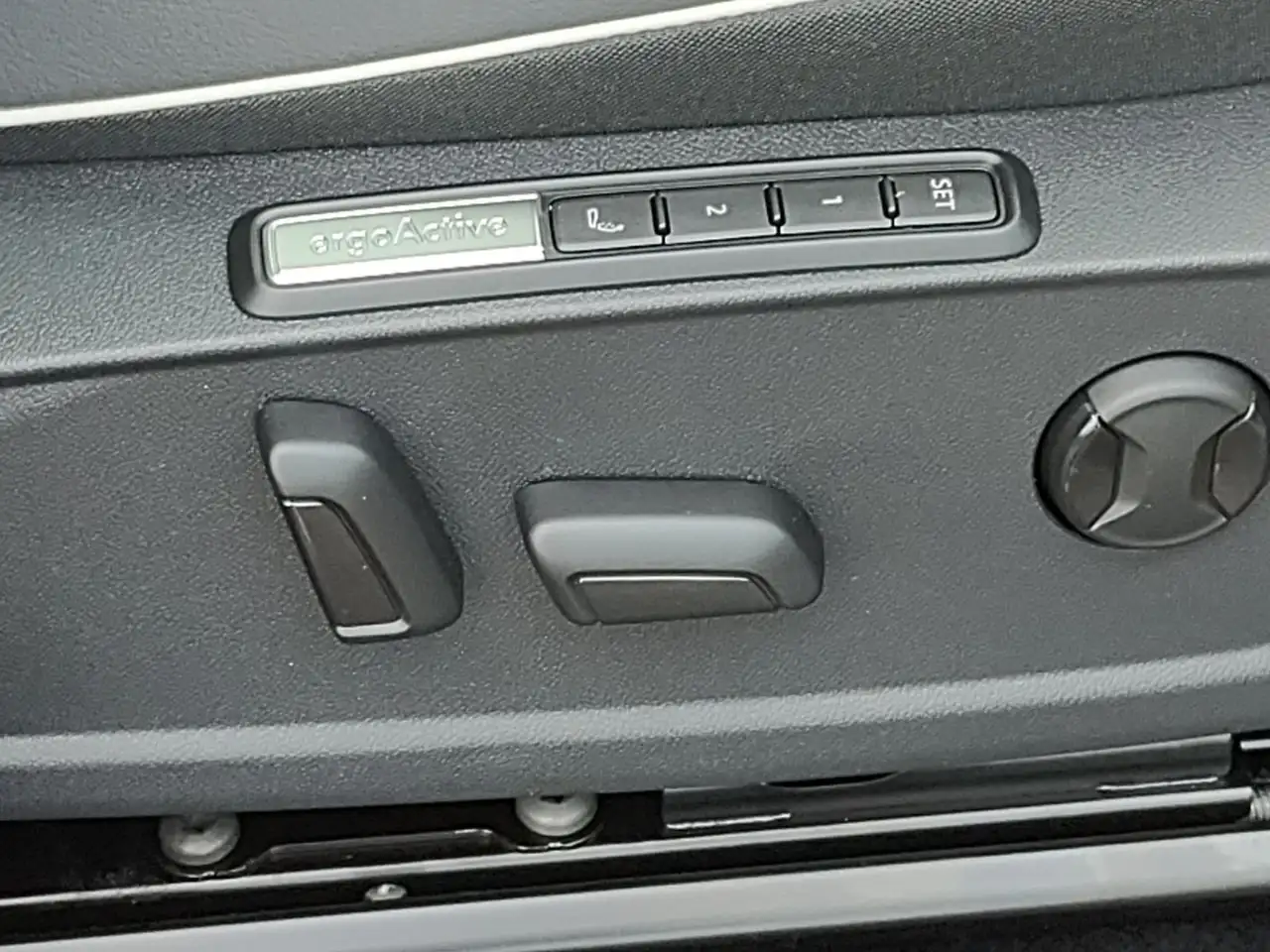 Volkswagen ID.4 Pro 210 kW (286 PS) 77 kWh 1-Gang-Automatik 22