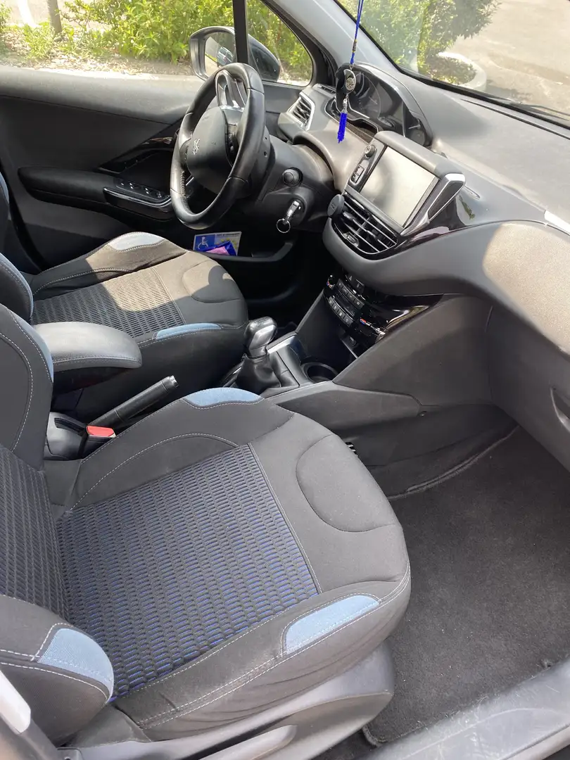 Peugeot 208 1.6 e-HDi 92ch BVM5 Féline - 2