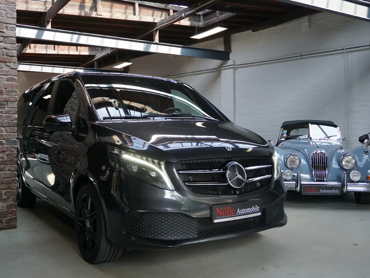Mercedes-Benz V 300 d 4M AMG StdHz Leder 4x Sitzklim 360° Luft Grau - 2