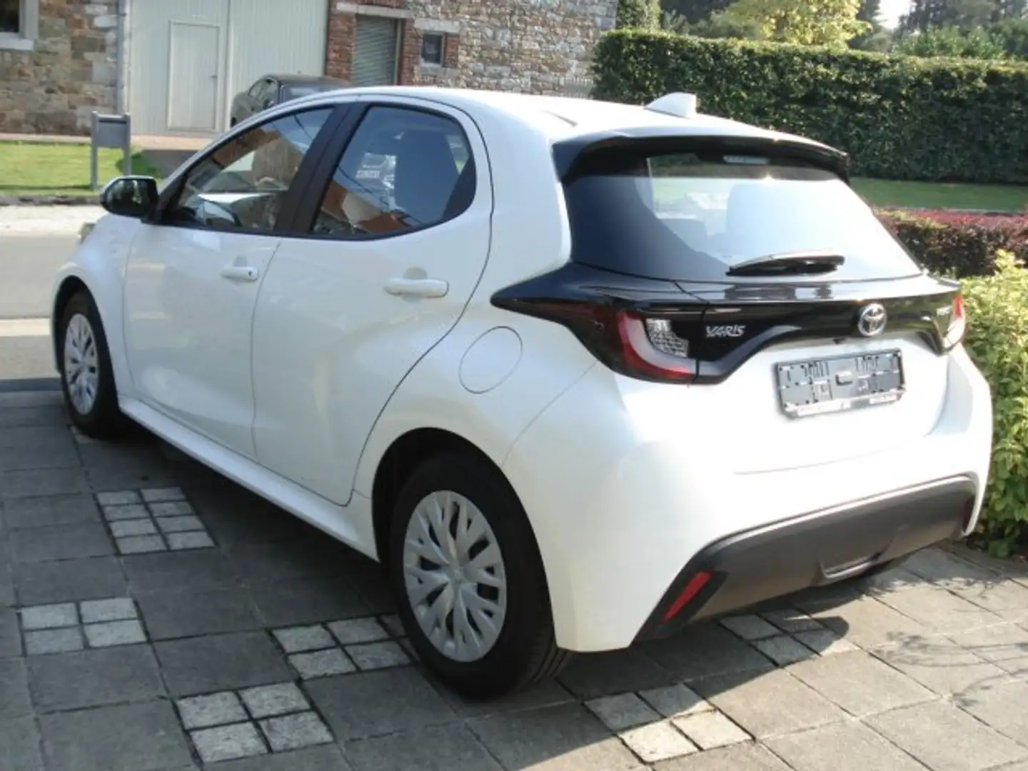 Toyota Yaris 1.5i VVT-i Hybrid E-CVT Dynamic Blanc - 2