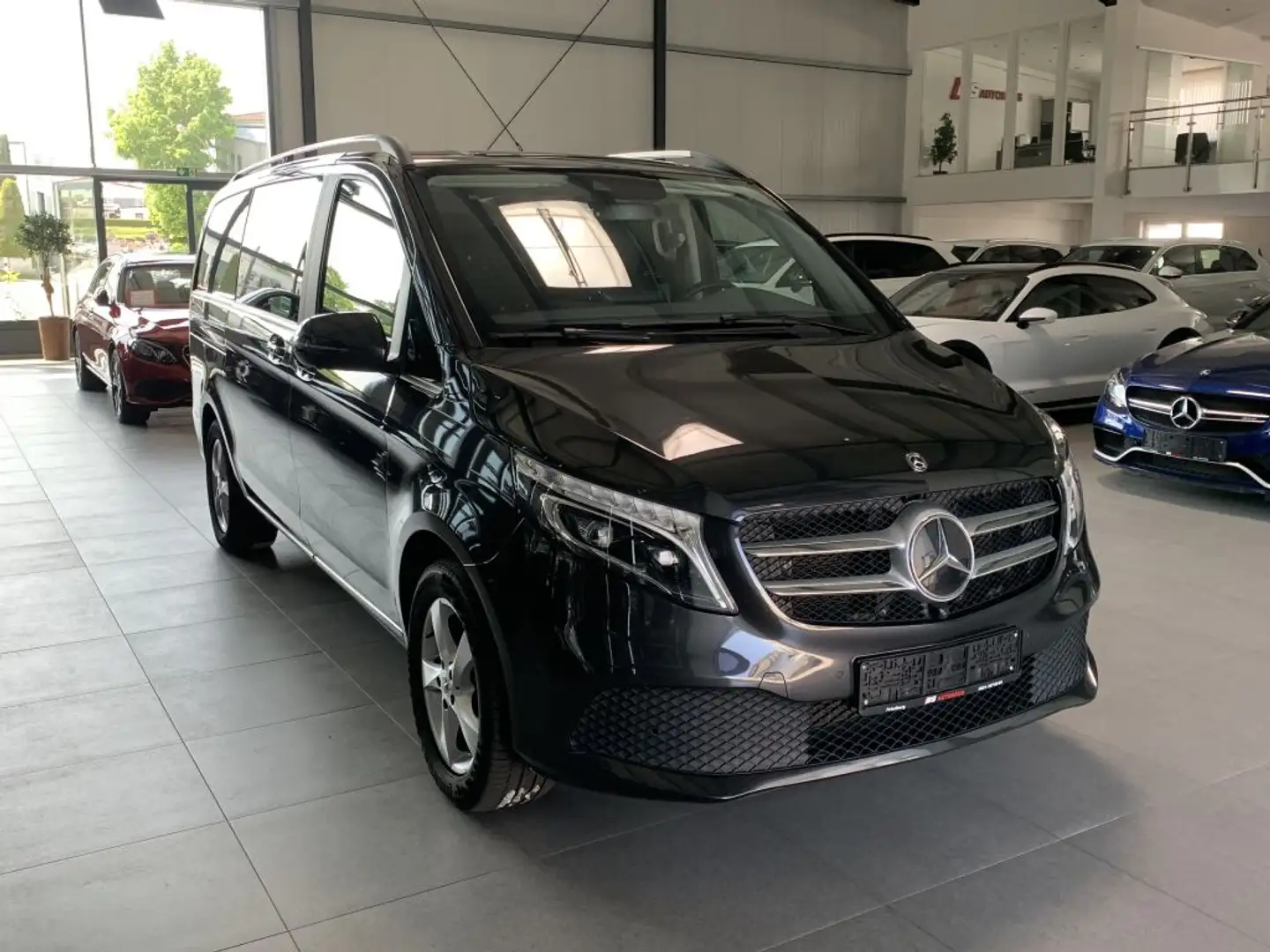 Mercedes-Benz V 300 d lang 4Matic 9G-TRONIC Avantgarde 7 Sitzer - 1