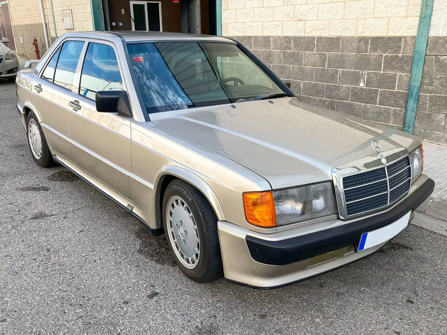 Mercedes-Benz 190 2.3 16s W201 Beige - 1