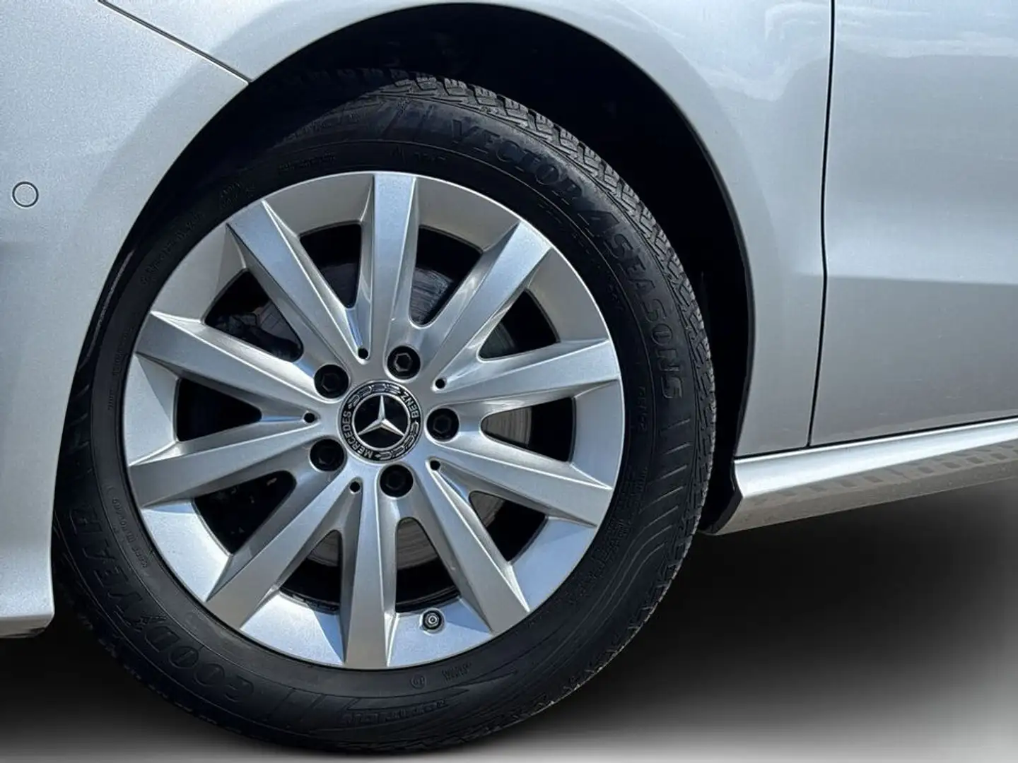 Mercedes-Benz Sonstige B-Klasse B 180 Silber - 2