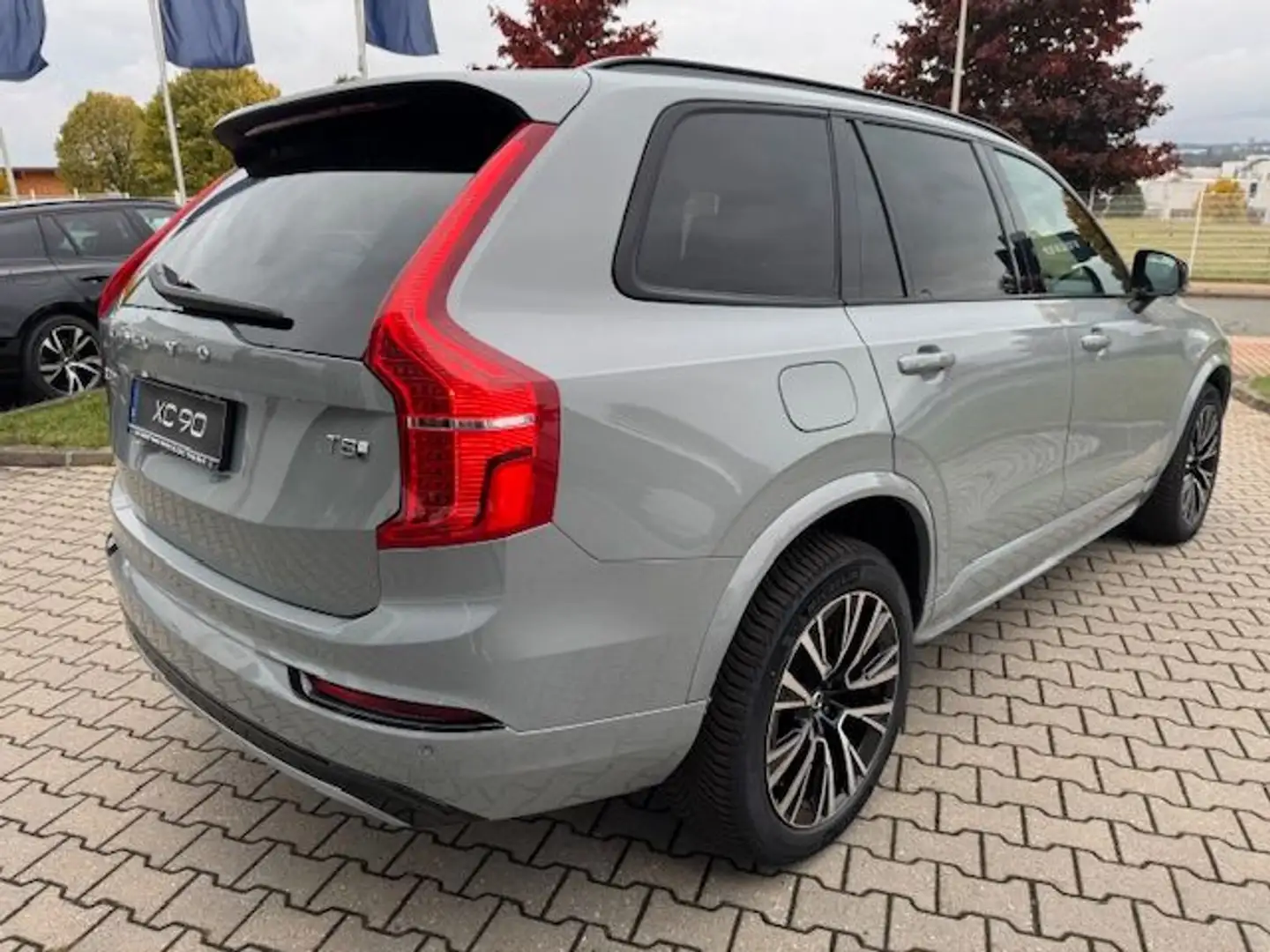 Volvo XC90 T8 AWD Plug-in Hybrid Plus Dark, AHK Gris - 2