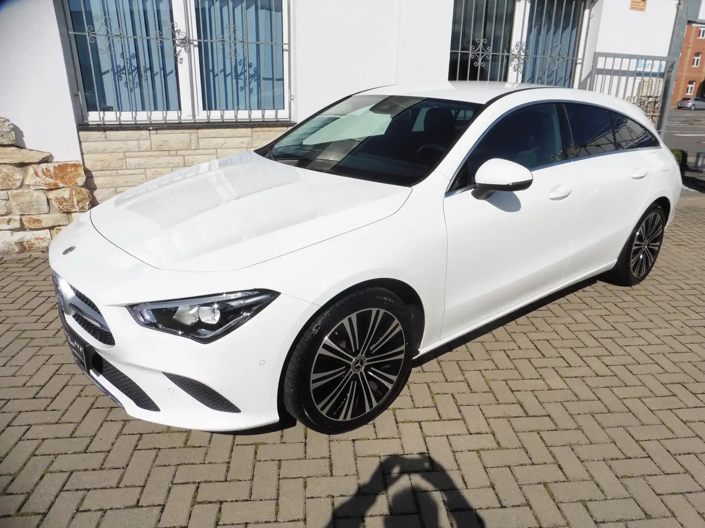 Mercedes-Benz CLA 180 Shooting Brake DCT*LED*NAVI*WR*Kamera*Ambiente...* Weiß - 1
