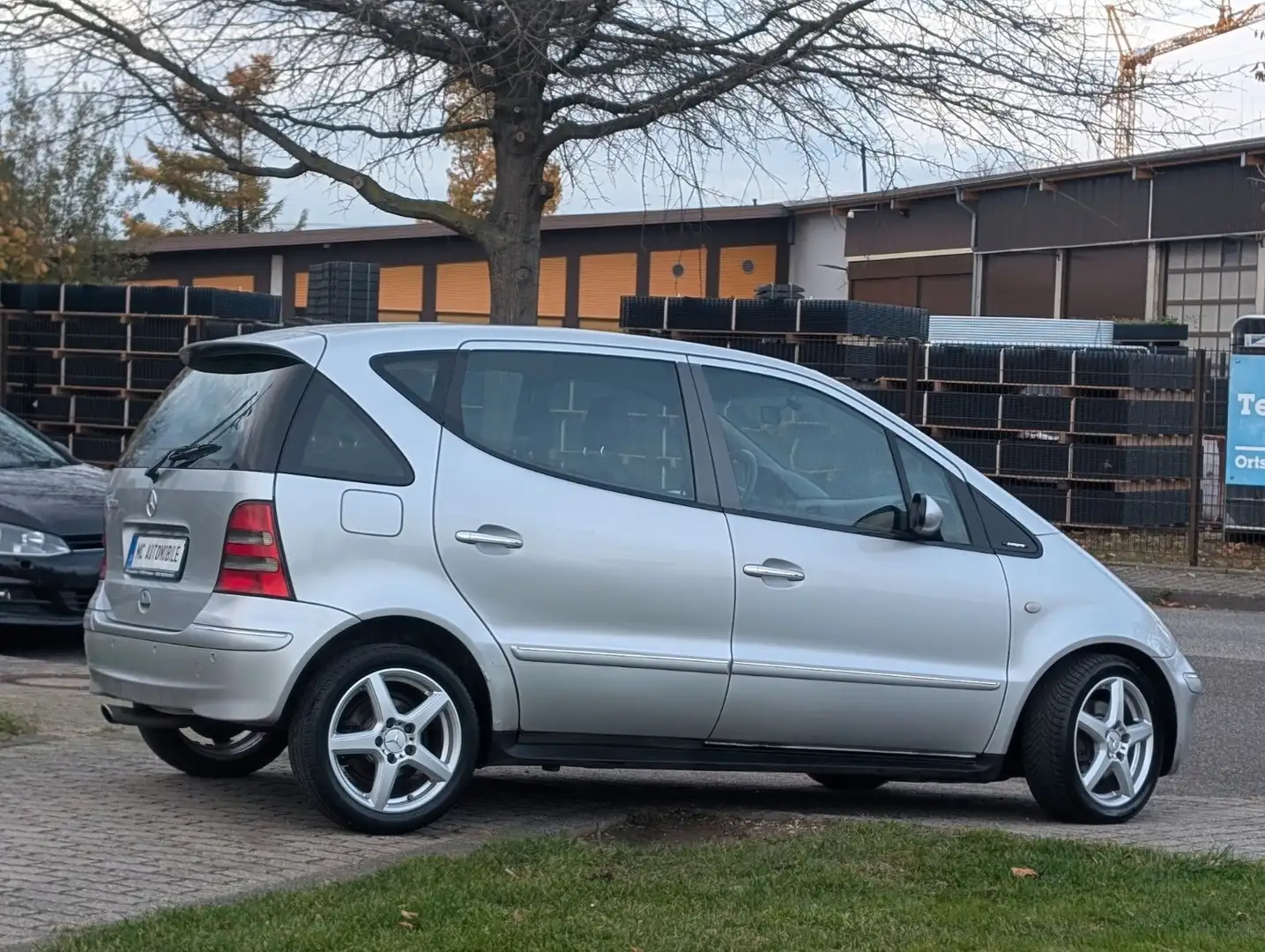 Mercedes-Benz A 190 AVANTGARDE Lang*TEILLEDER*KLIMA*PDC*USB !! Silber - 2