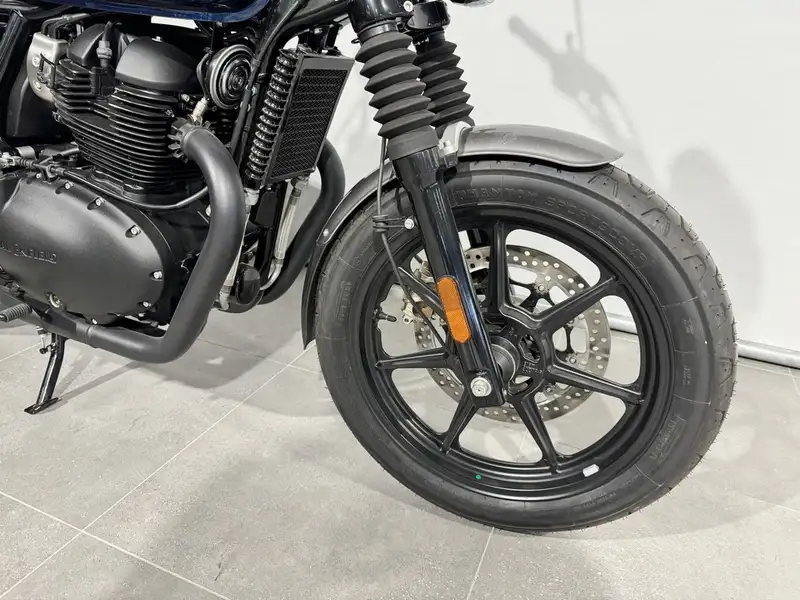 Royal Enfield Interceptor - foto 2