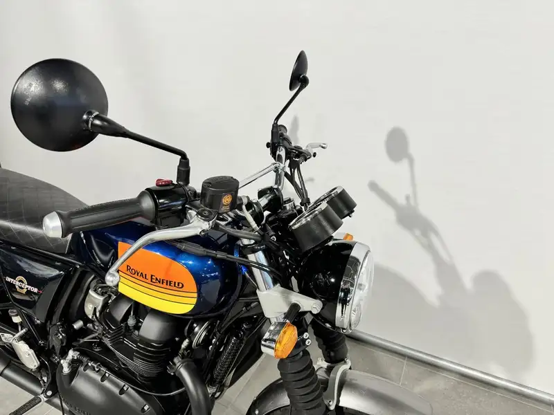 Royal Enfield Interceptor - foto 3