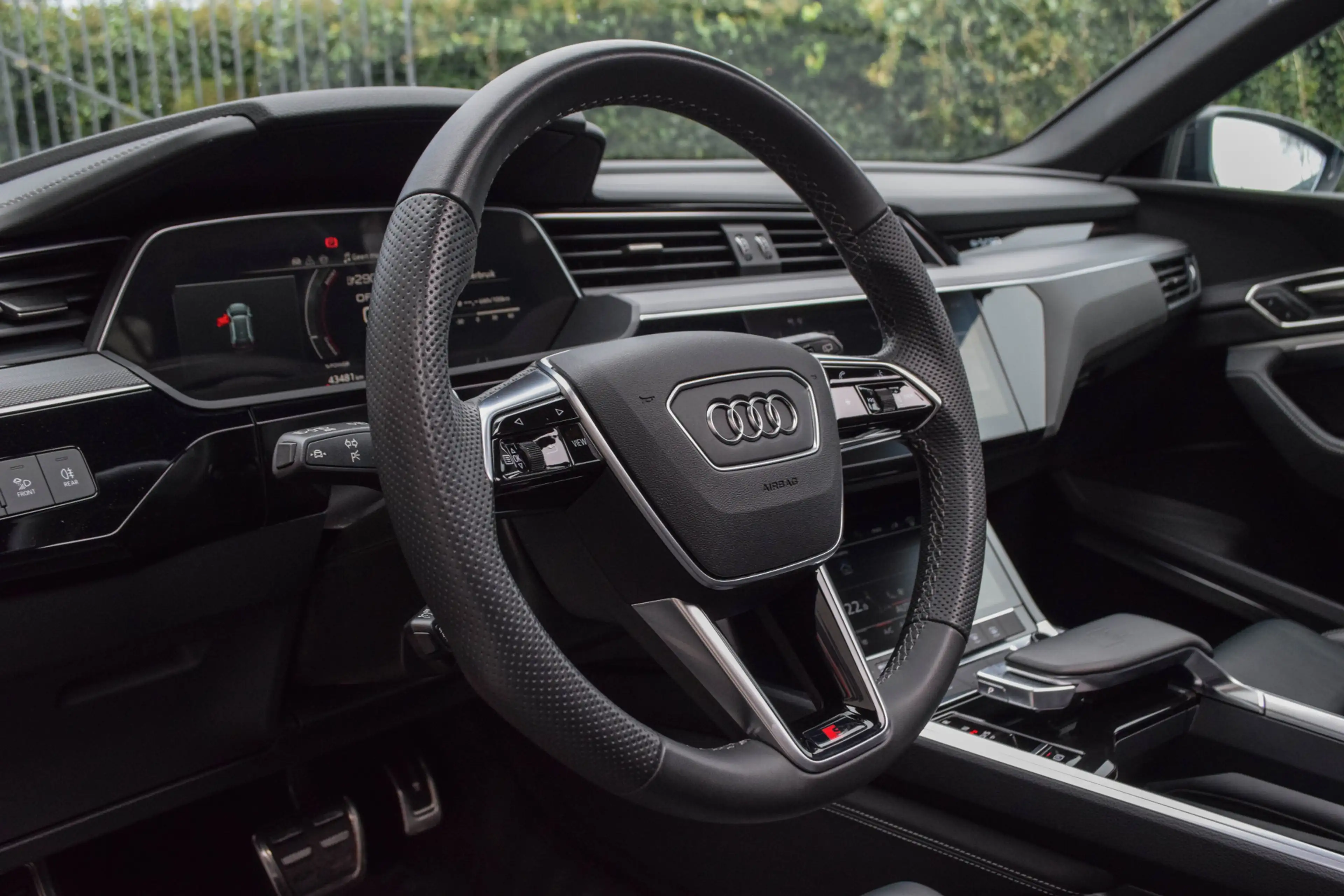 Audi SQ8 e-tron Quattro / Luchtvering/ Standkachel/ Bang & Olufsen — photo 10