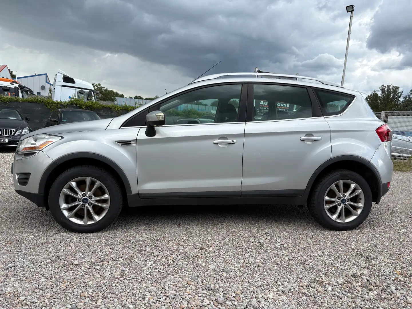 Ford Kuga TREND 2.0 TDCI 4x4 AHK*AUTOMATIK Silber - 2
