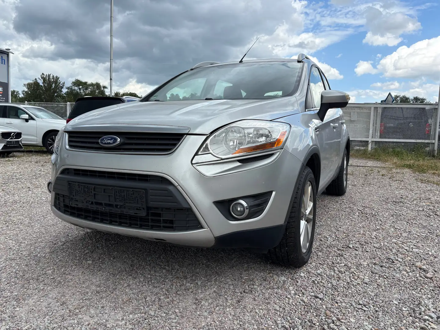 Ford Kuga TREND 2.0 TDCI 4x4 AHK*AUTOMATIK Silber - 1