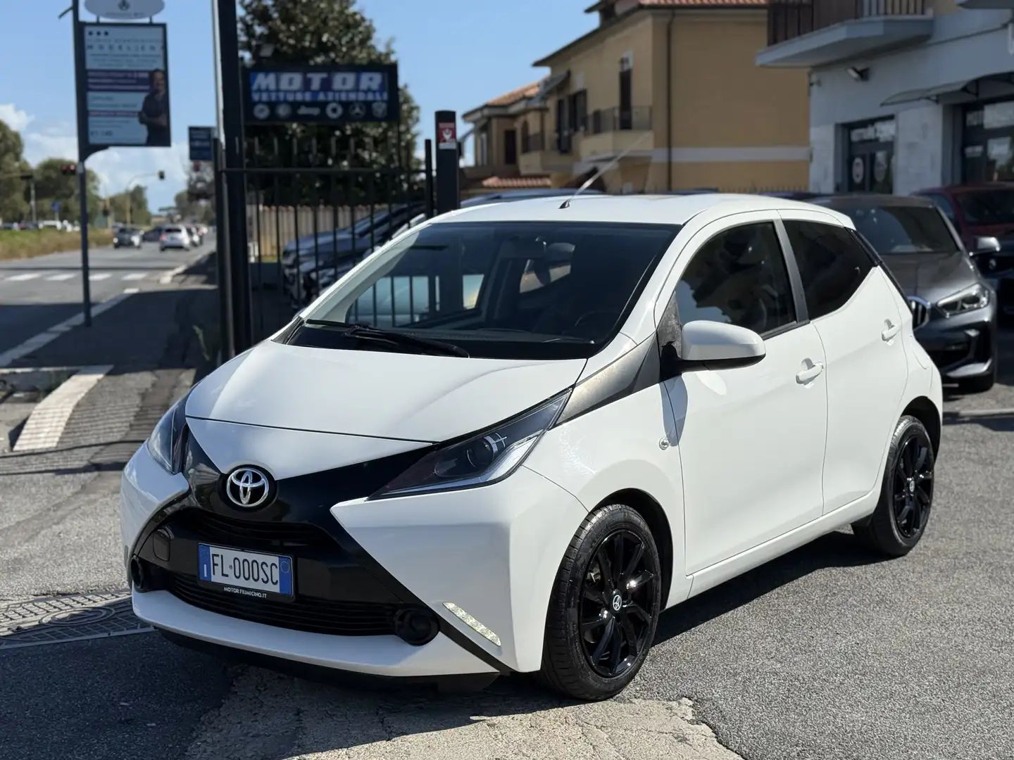 Toyota Aygo 5p 1.0 x-clusiv m-mt Automatica Uff. 1° Pro Blanco - 1