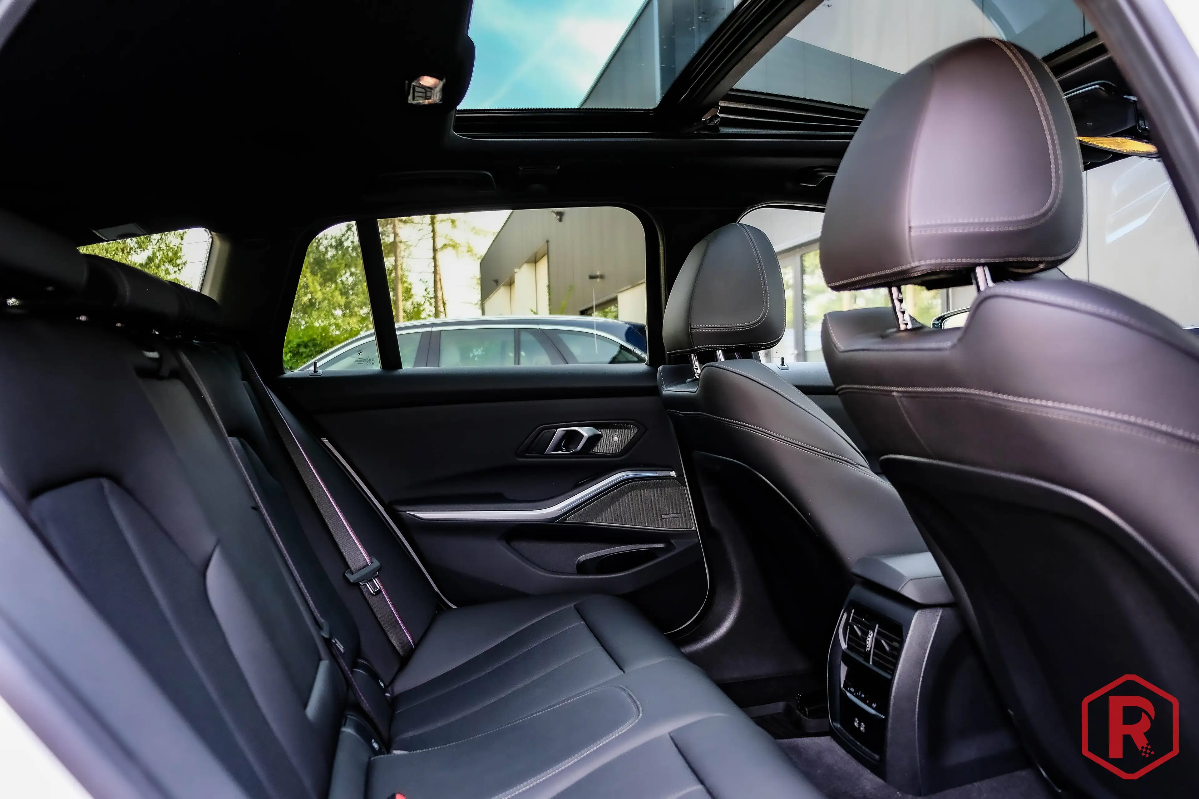 BMW 318 i Touring M Sport Pro Pano HarmanKardon ACC — photo 14