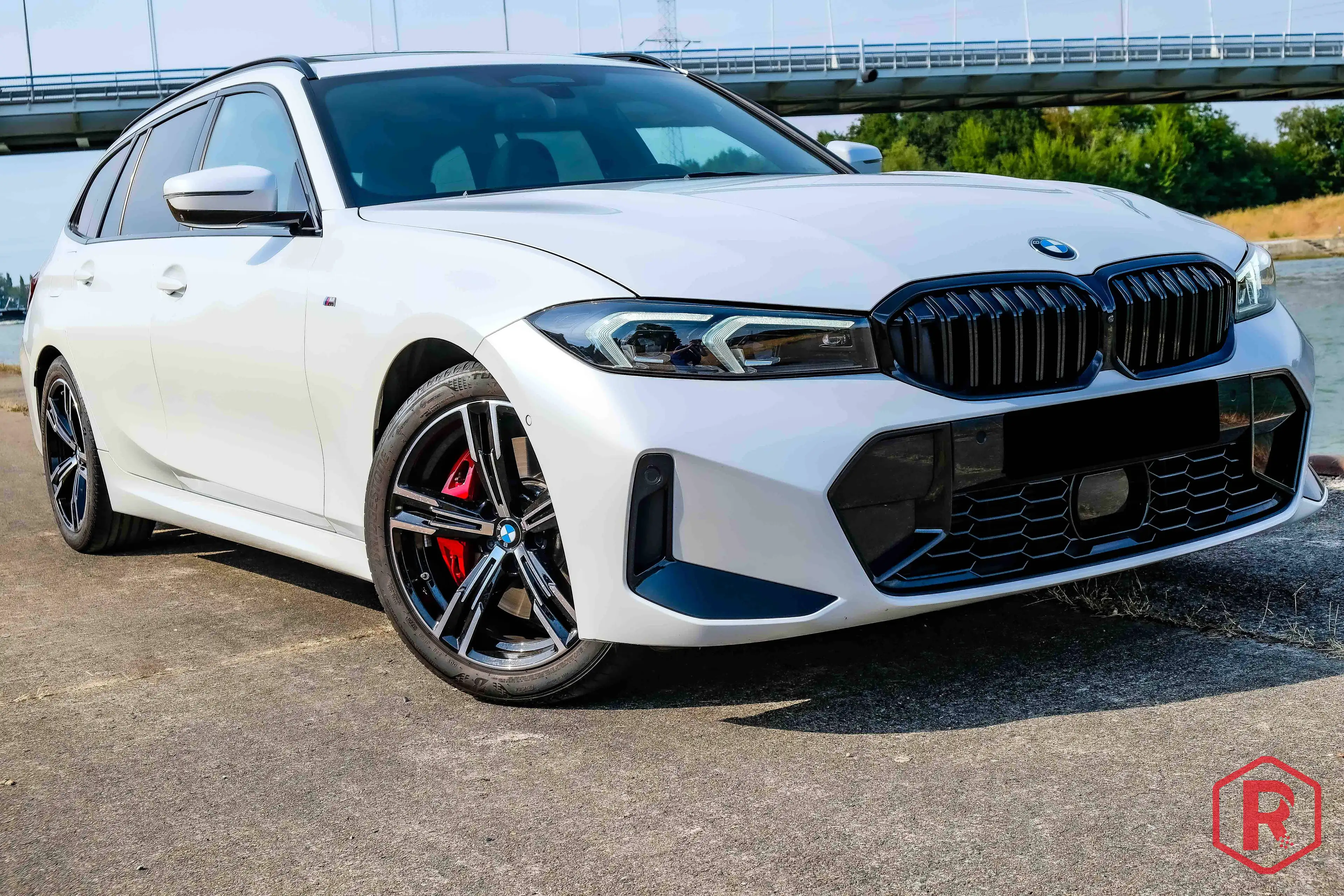 BMW 318 i Touring M Sport Pro Pano HarmanKardon ACC