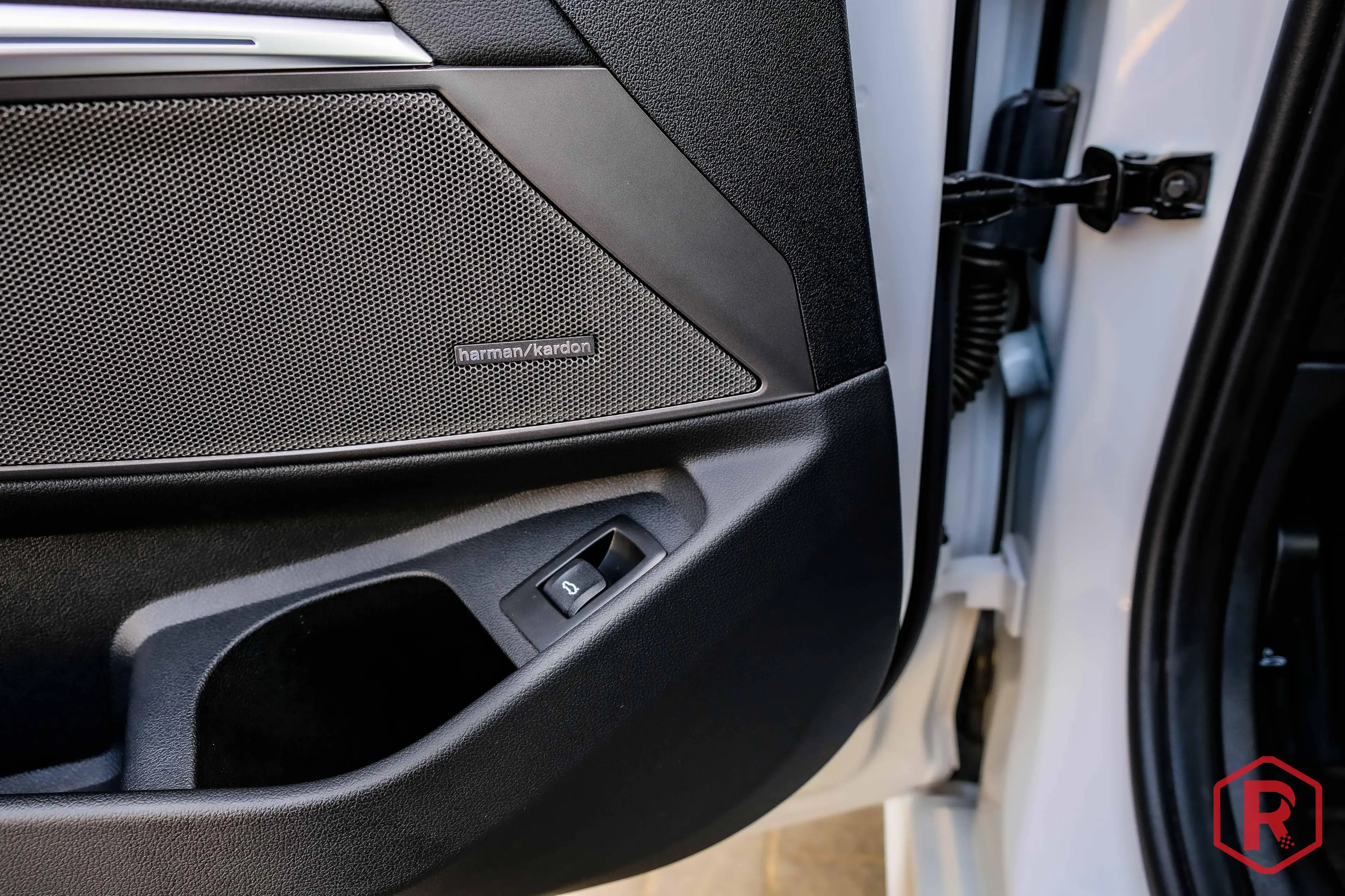 BMW 318 i Touring M Sport Pro Pano HarmanKardon ACC — photo 15