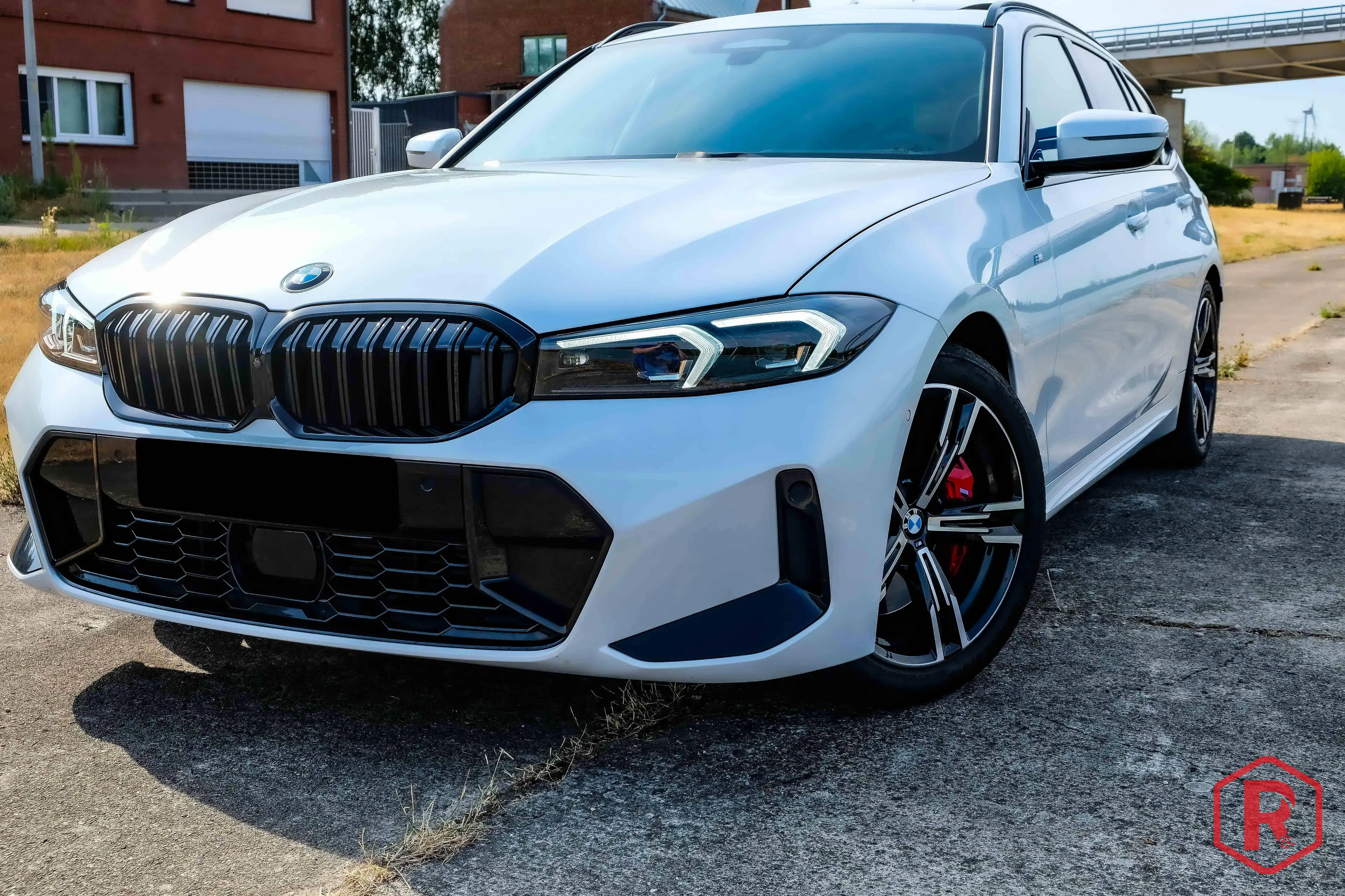 BMW 318 i Touring M Sport Pro Pano HarmanKardon ACC — photo 3