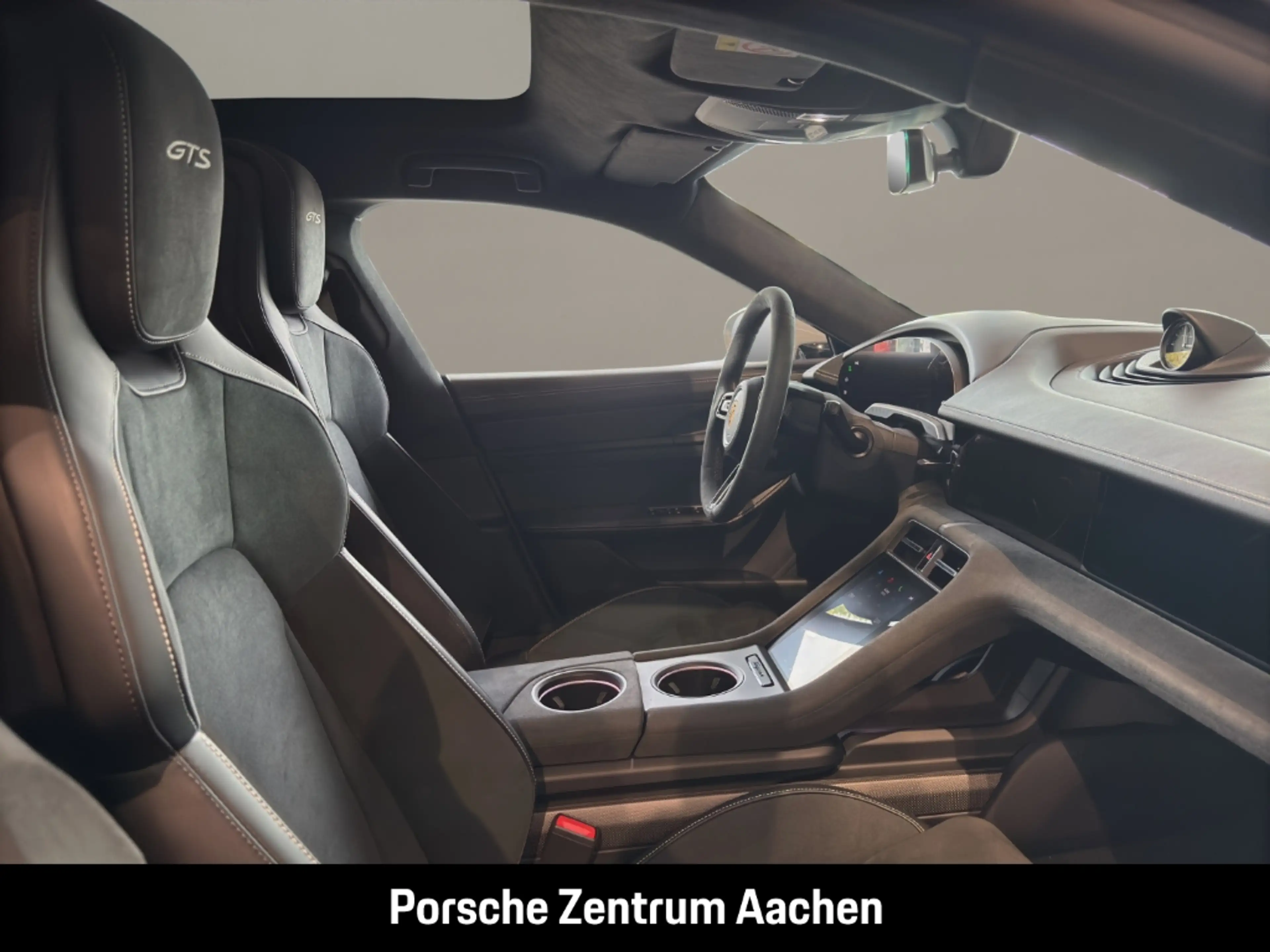 Porsche Taycan GTS Sport Turismo — photo 12