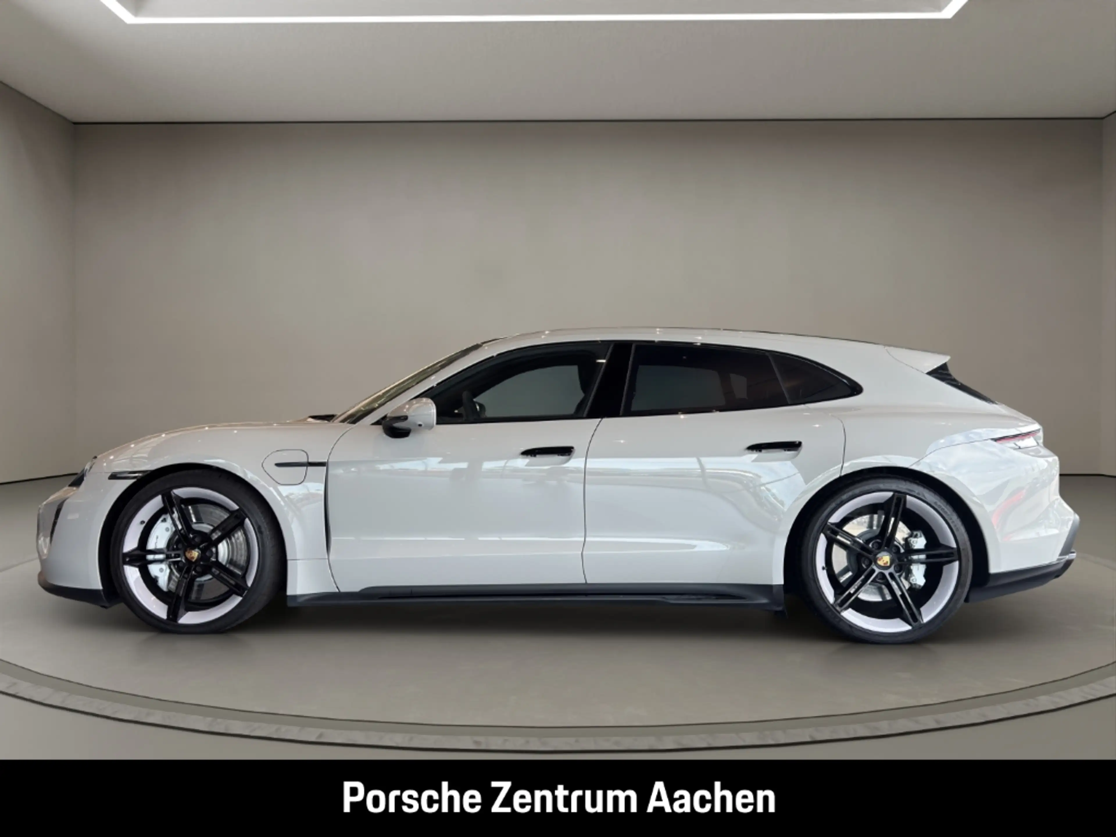 Porsche Taycan GTS Sport Turismo — photo 2
