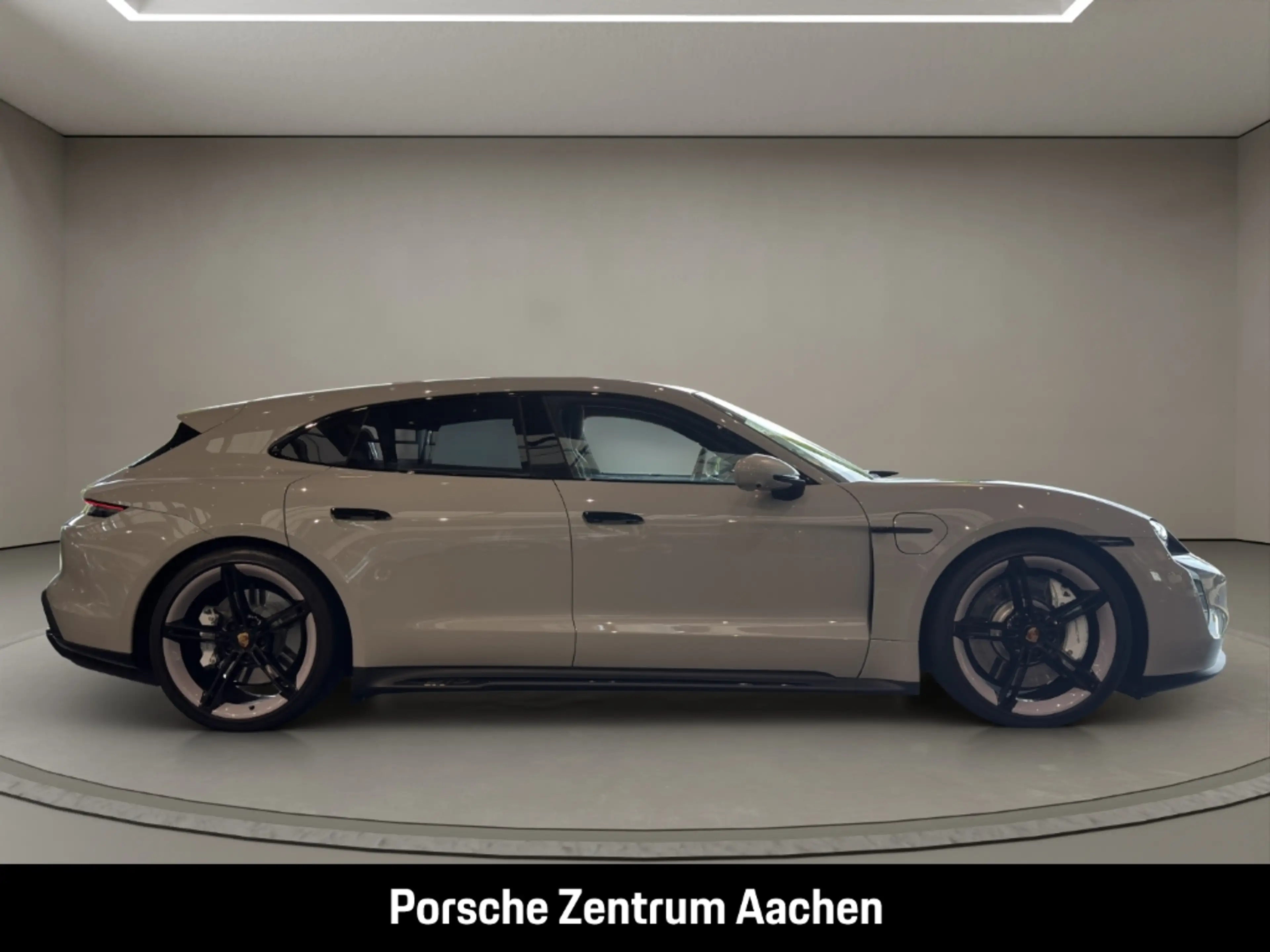 Porsche Taycan GTS Sport Turismo — photo 7