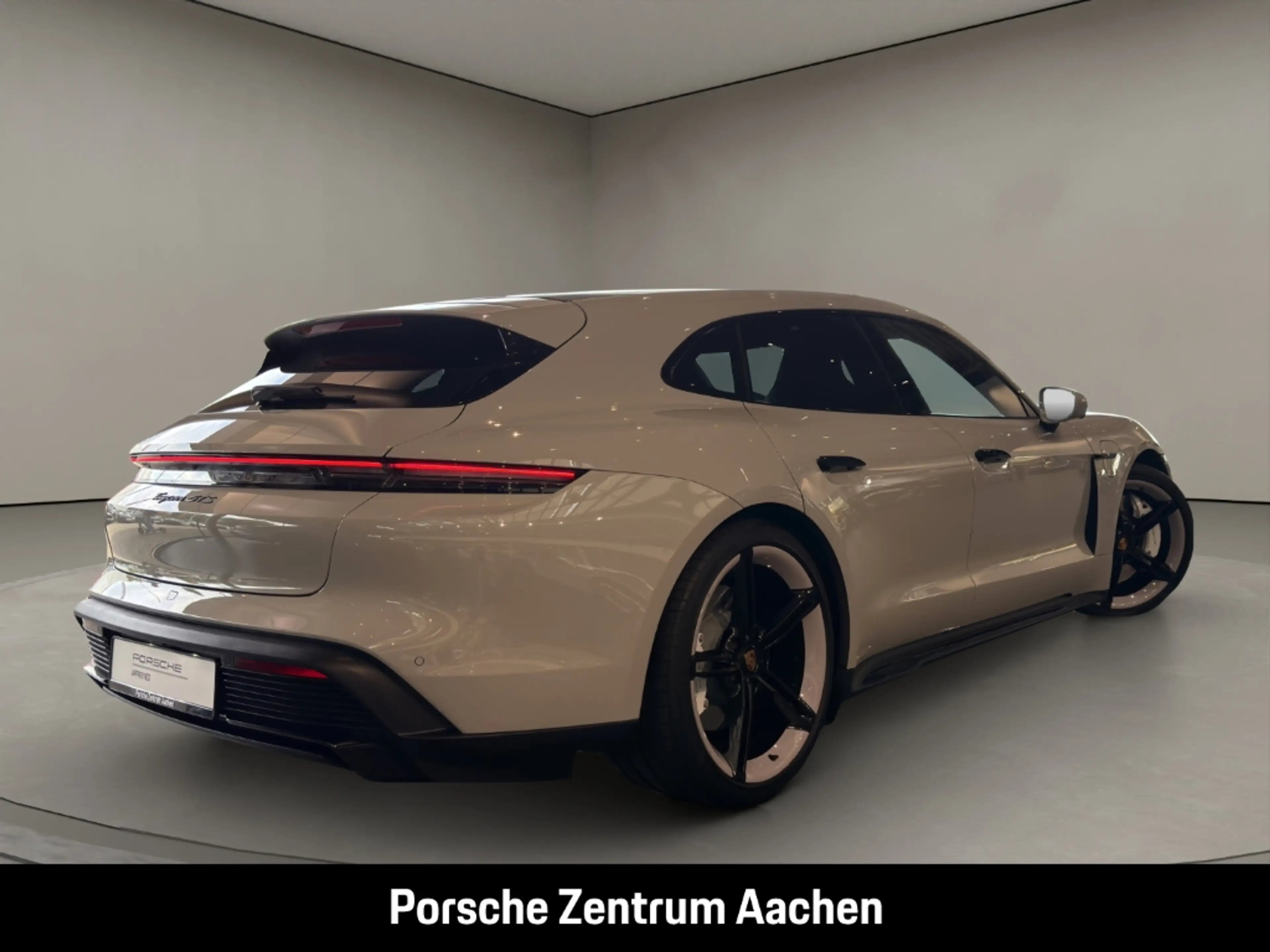 Porsche Taycan GTS Sport Turismo — photo 6