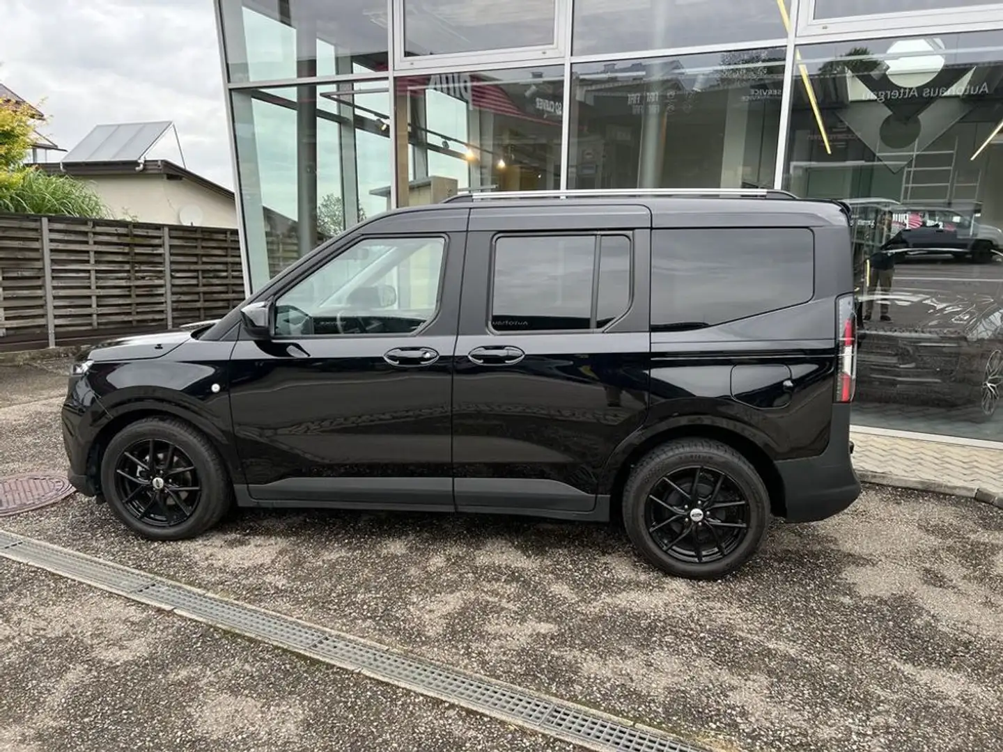Ford Tourneo Courier Titanium °NEUWAGEN ZUSTAND° Schwarz - 2