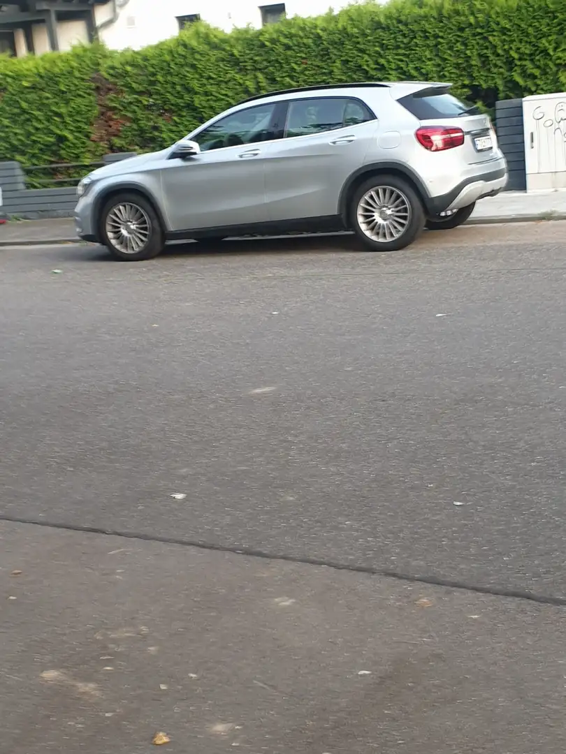 Mercedes-Benz GLA 250 GLA 250 4Matic (156.946) Gris - 1