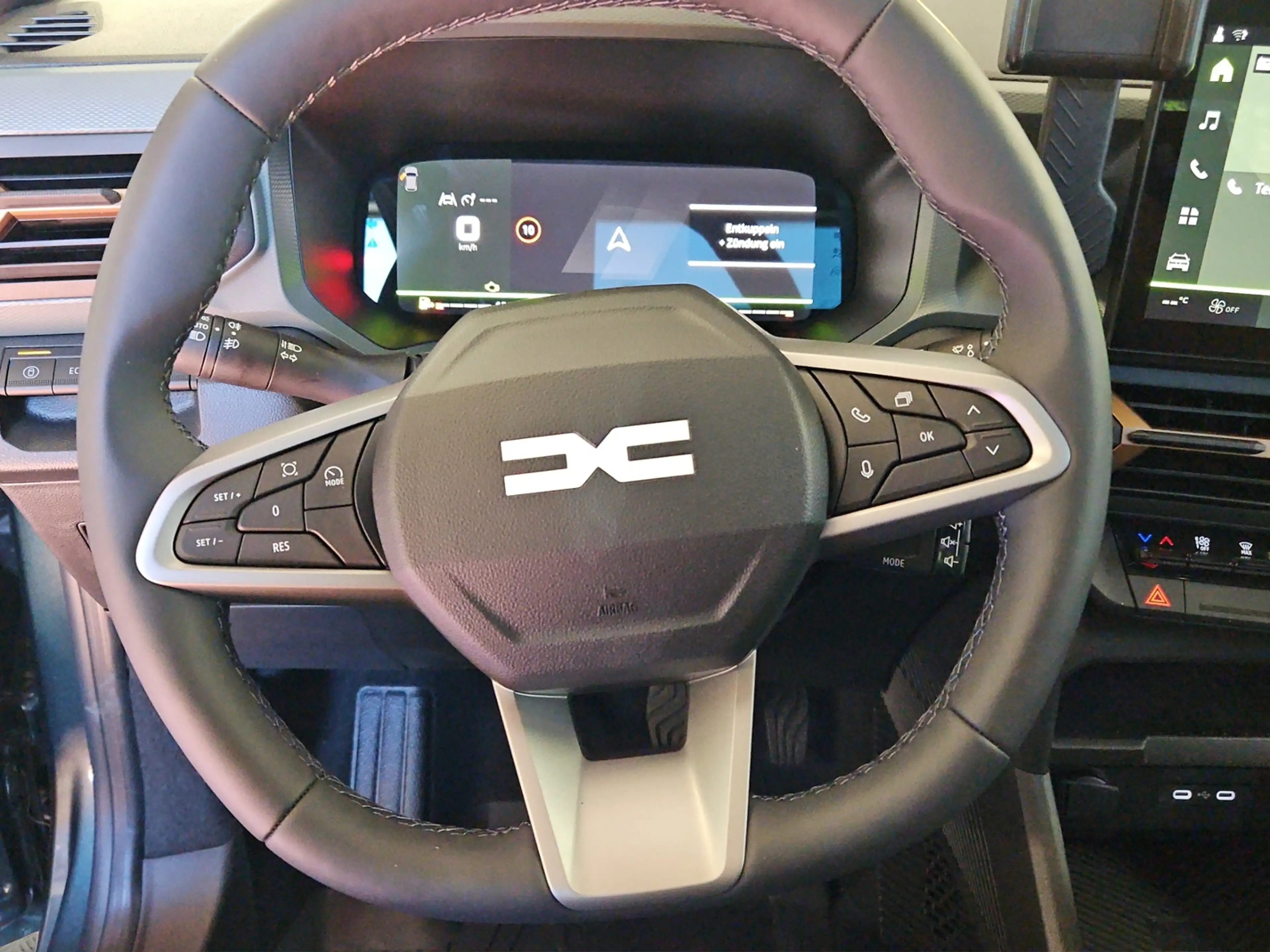 Dacia Bigster TCe 140 Extreme Pano Winter+ Citypaket el. Heckla — photo 8