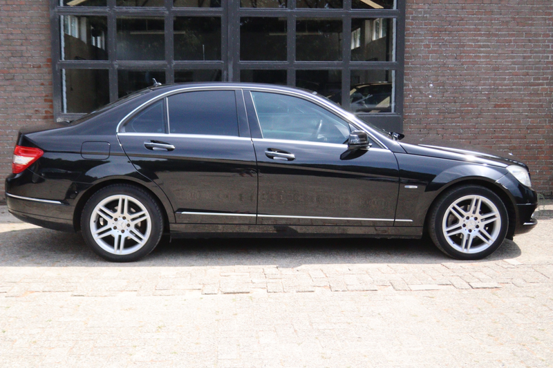 Mercedes-Benz C 180 K BlueEFFICIENCY — photo 11