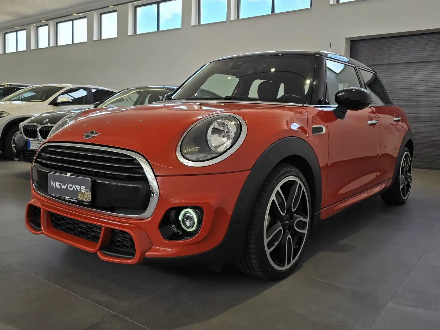 MINI Cooper Mini 5p 1.5 Cooper Boost auto Arancione - 2