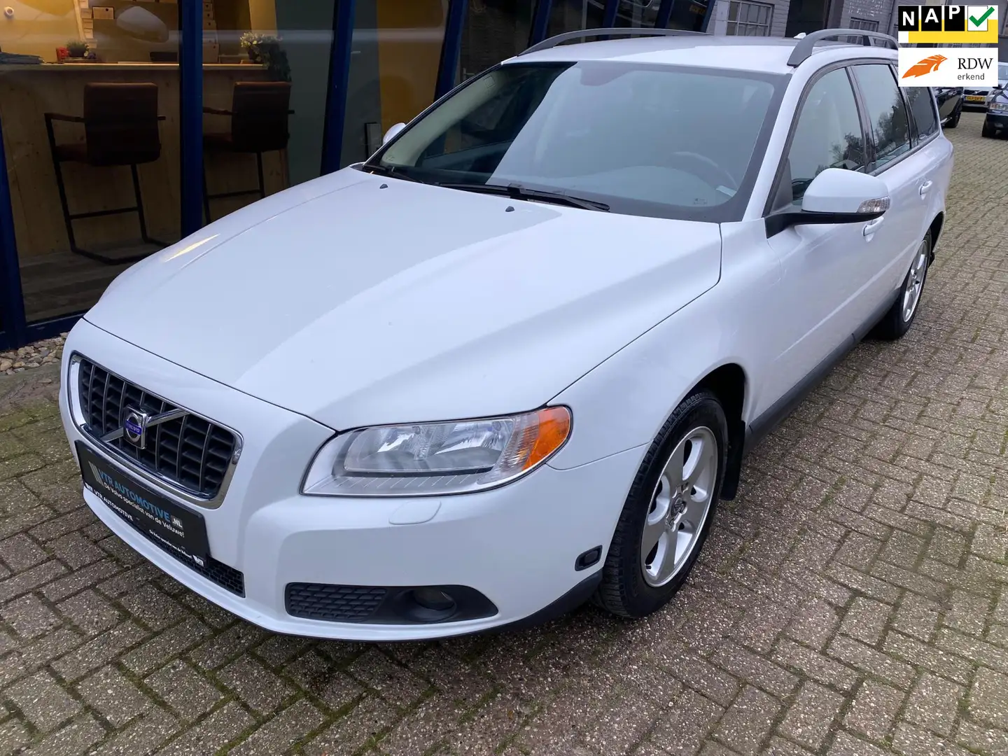 Volvo V70 2.5FT Kinetic 137.000KM!! Youngtimer !- ! ACTIE PR Wit - 1