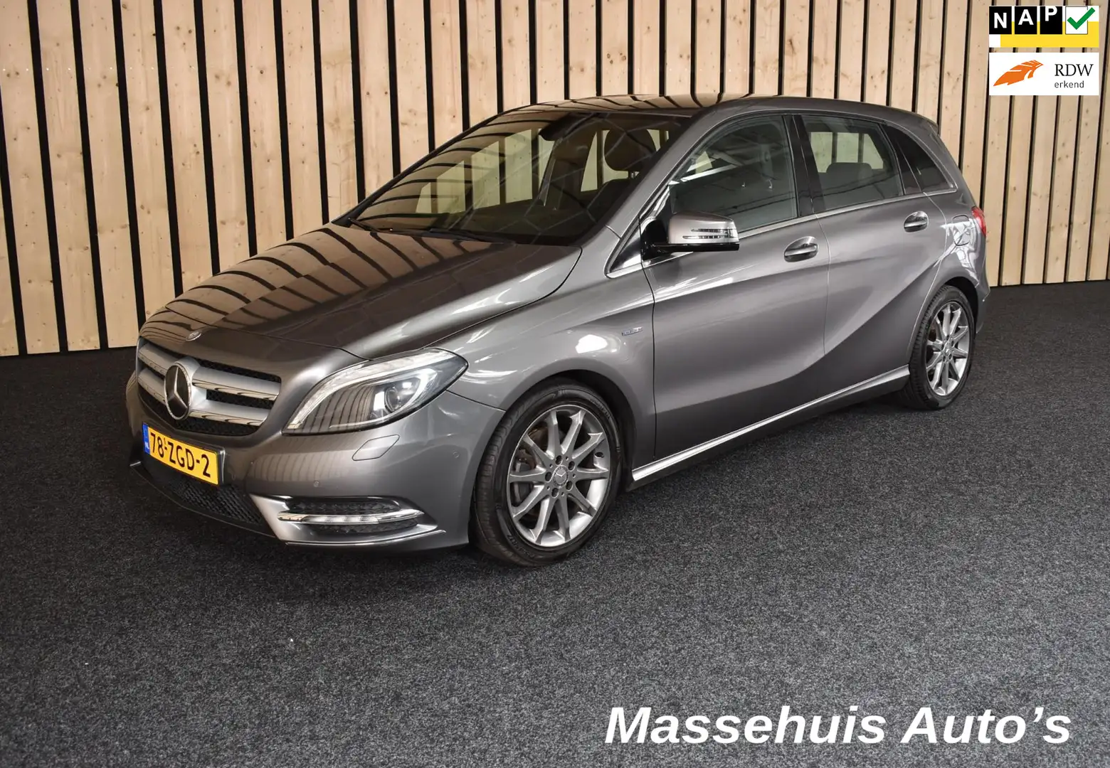 Mercedes-Benz B 200 Ambition 107dkm Trekhaak Navi Bi-Xenon LED Clima C Grijs - 1