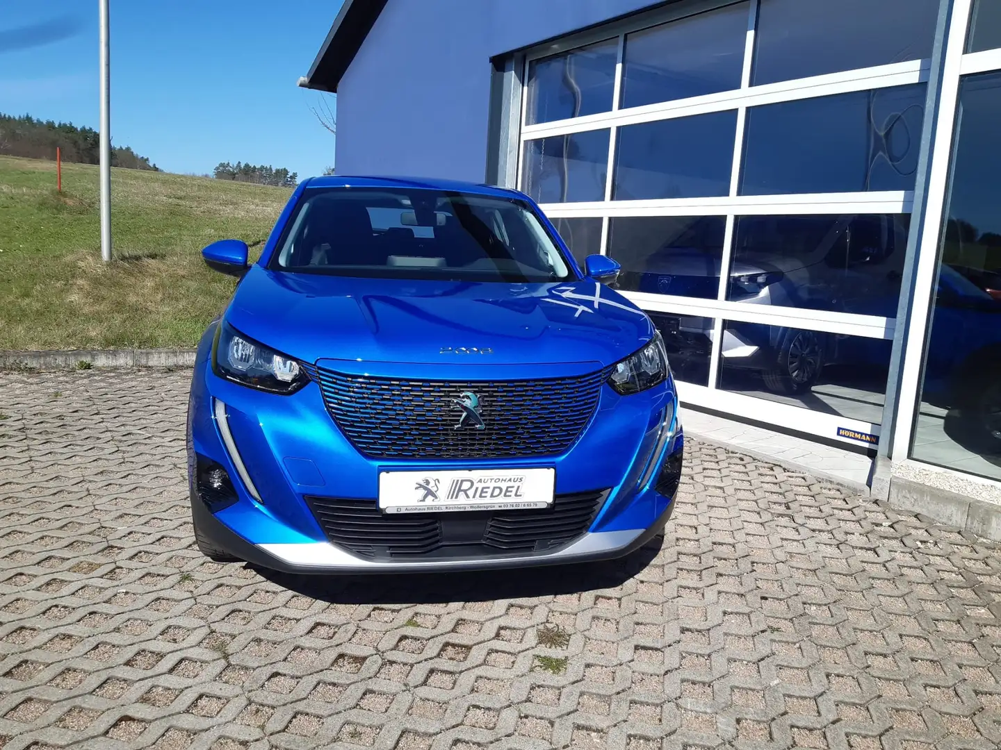 Peugeot 2008 e- Active  incl. Winterräder Rückfahrkamera Blau - 2