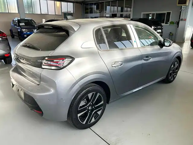 Peugeot 208 view 6