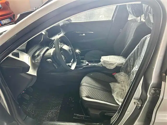 Peugeot 208 view 7