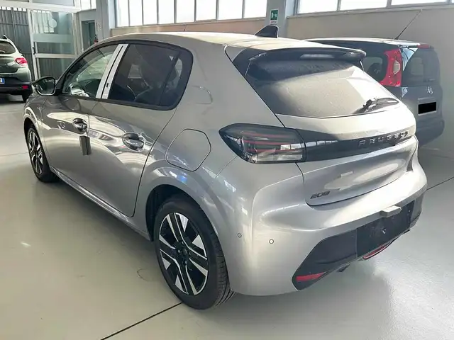 Peugeot 208 view 4