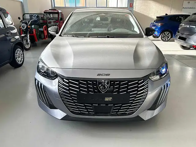 Peugeot 208 view 2