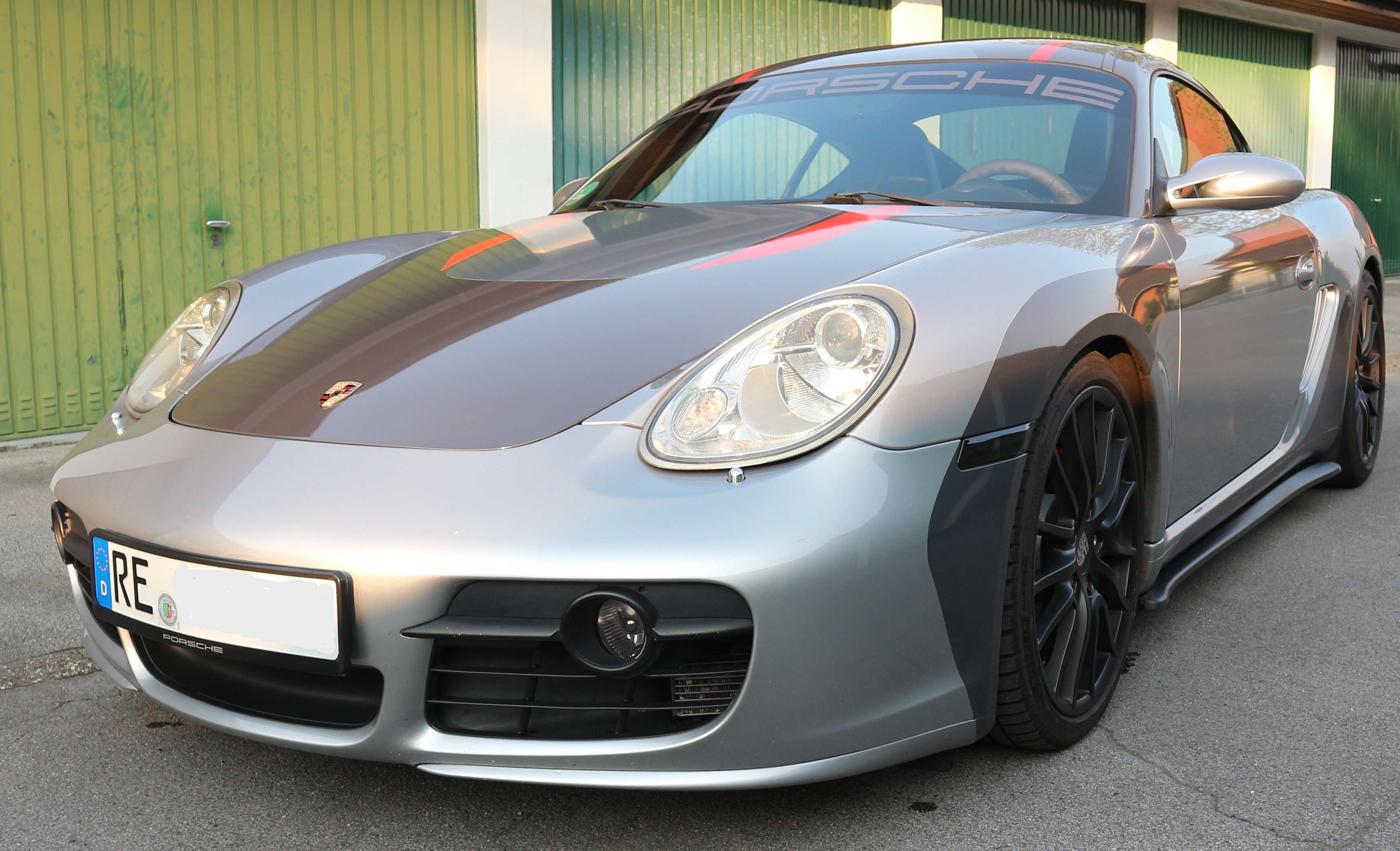 Second hand Porsche Cayman 