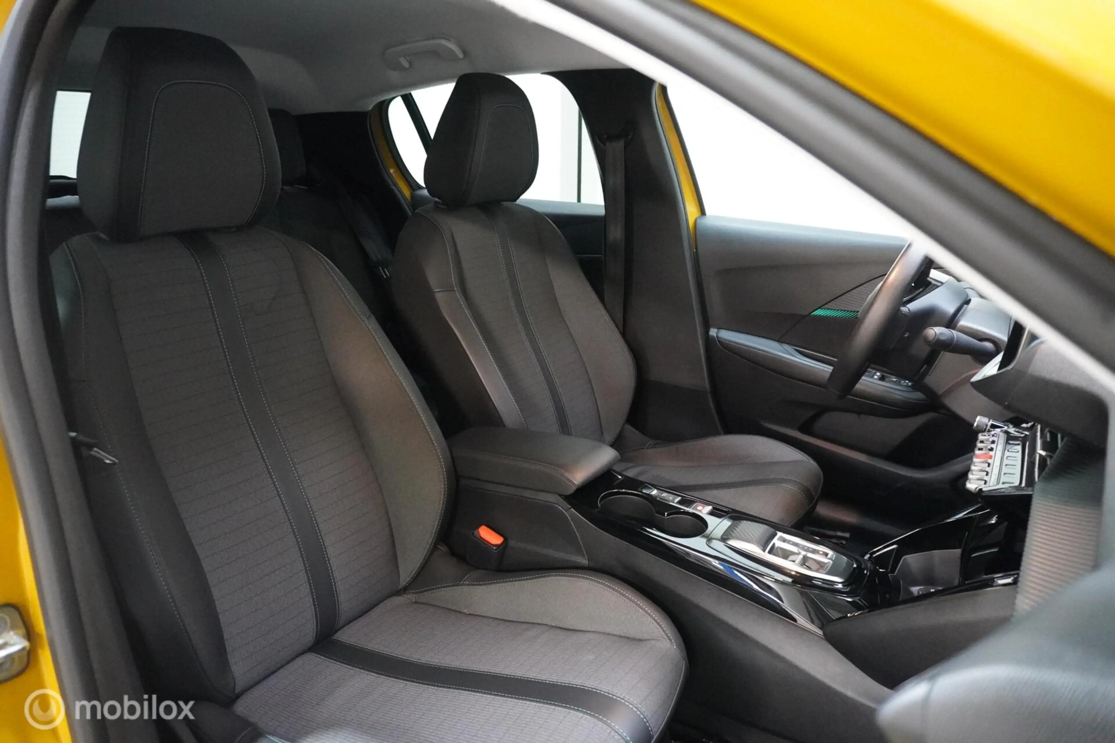Peugeot e-208 EV Allure Pack 50 kWh — photo 15