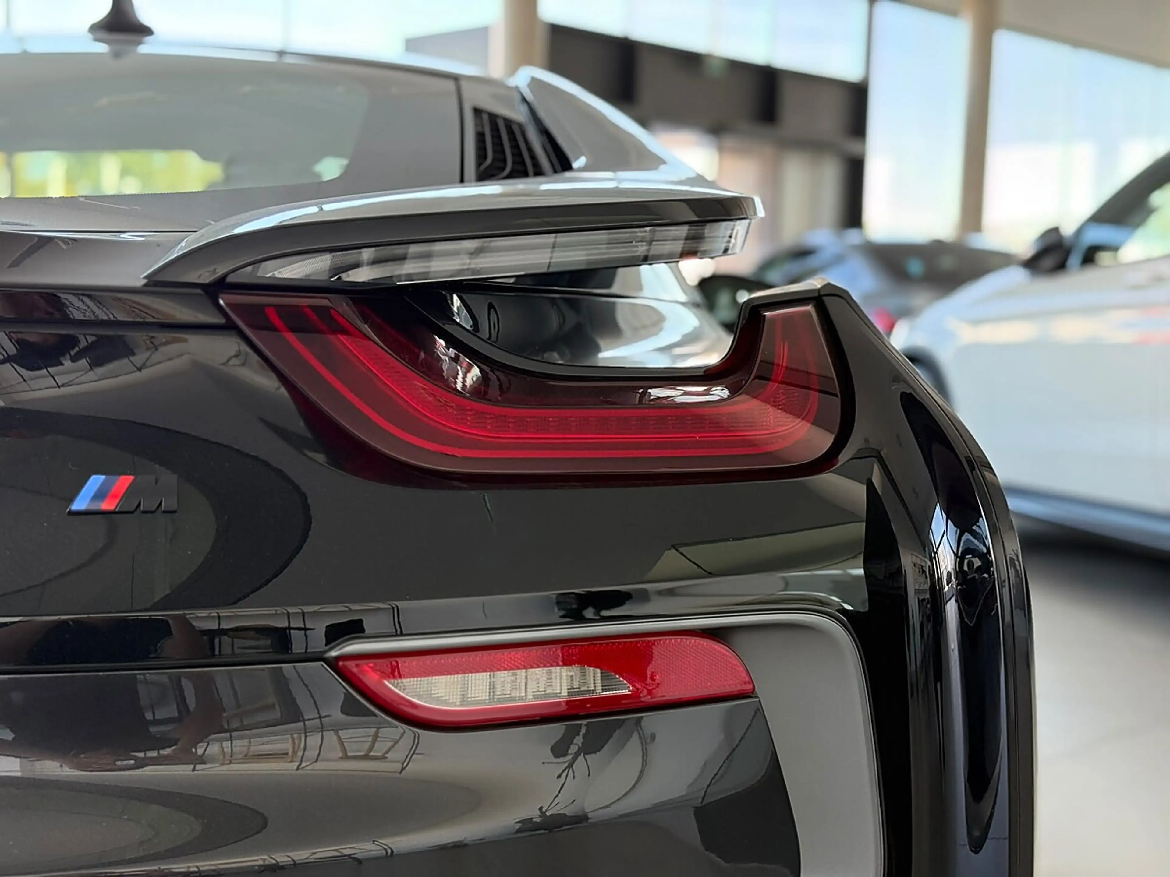 BMW i8 PHEV Range Extender *CARBON* HUD* FLÜGELTÜRE* — photo 10