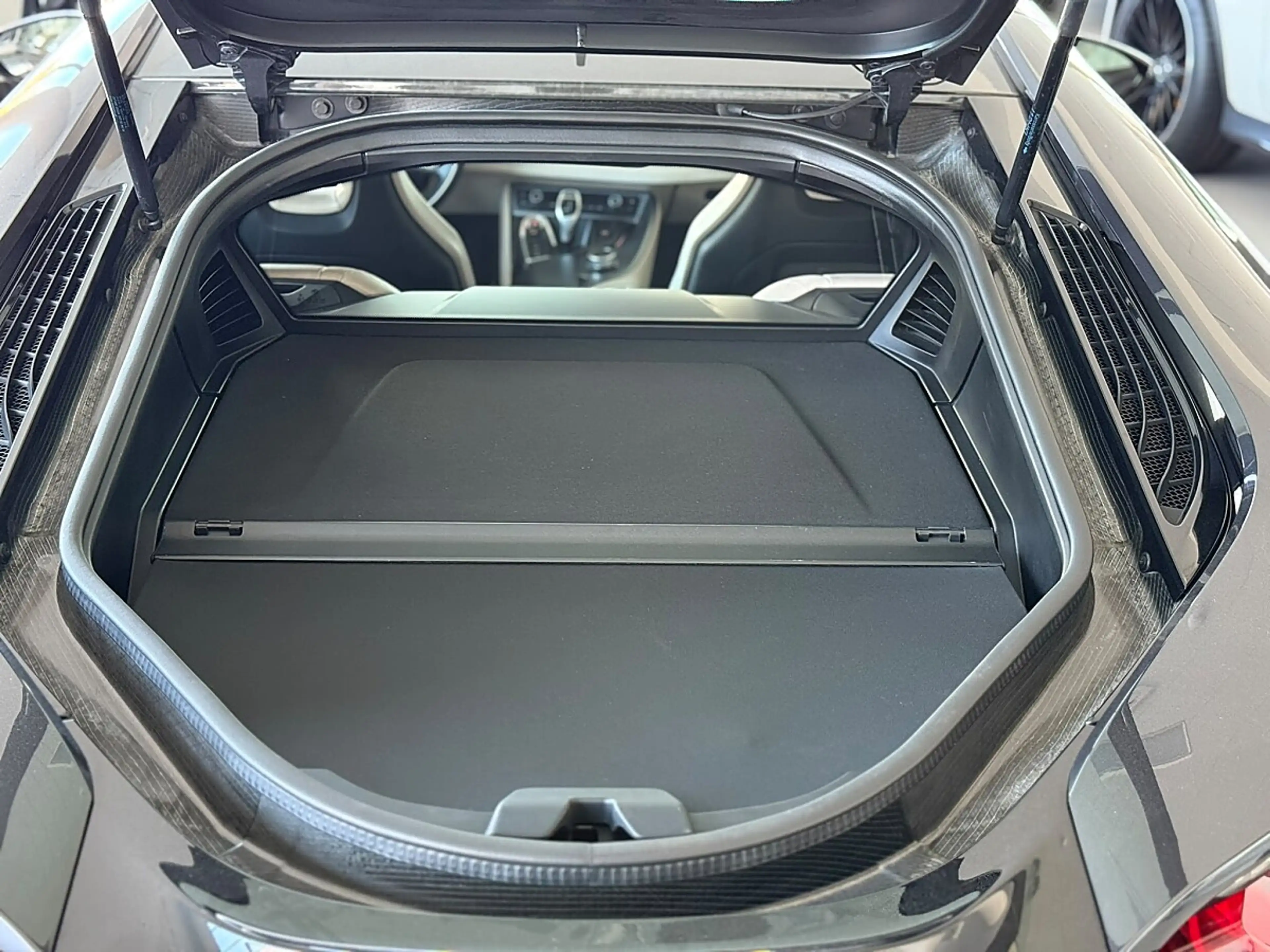 BMW i8 PHEV Range Extender *CARBON* HUD* FLÜGELTÜRE* — photo 8