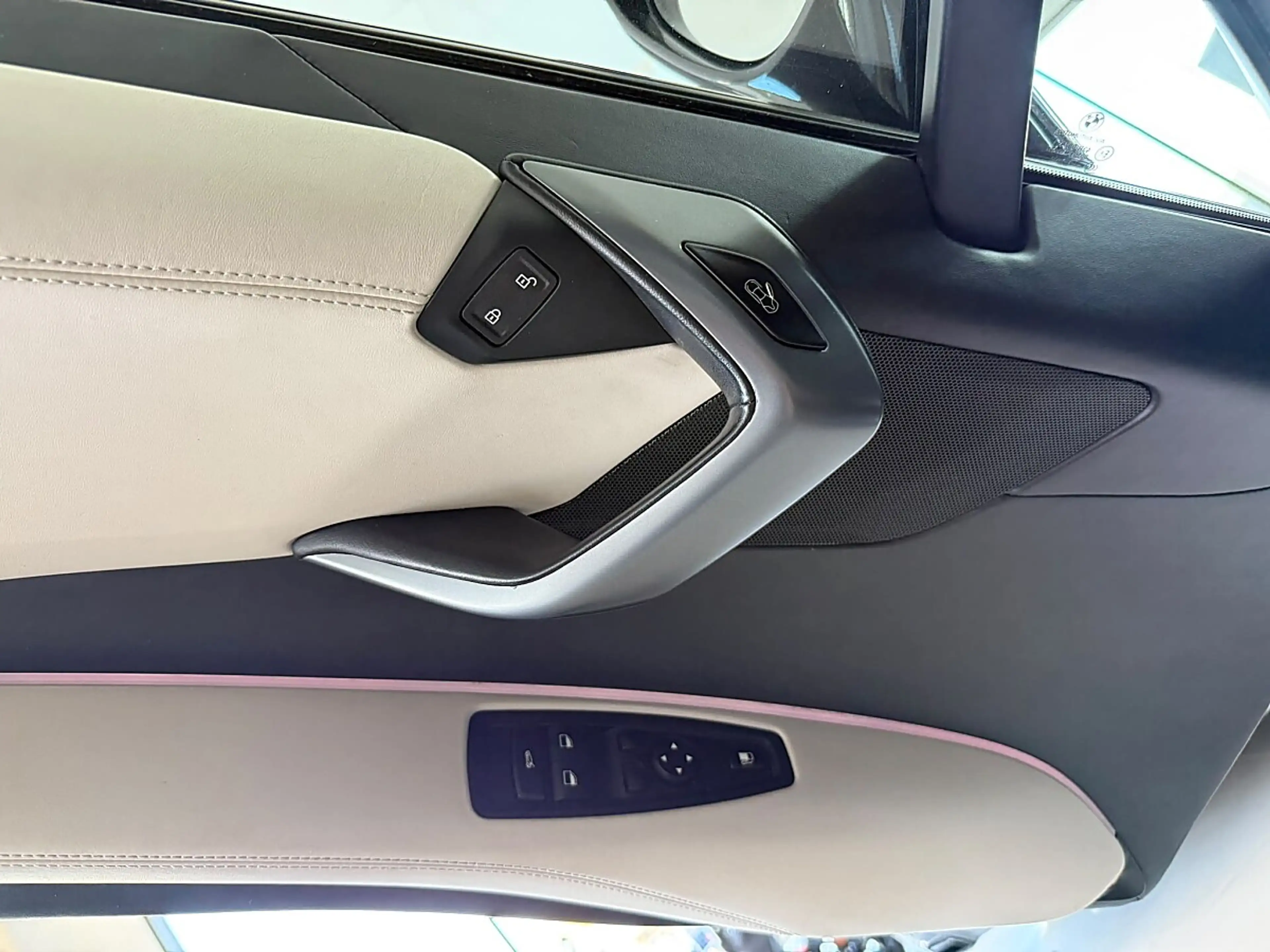 BMW i8 PHEV Range Extender *CARBON* HUD* FLÜGELTÜRE* — photo 15