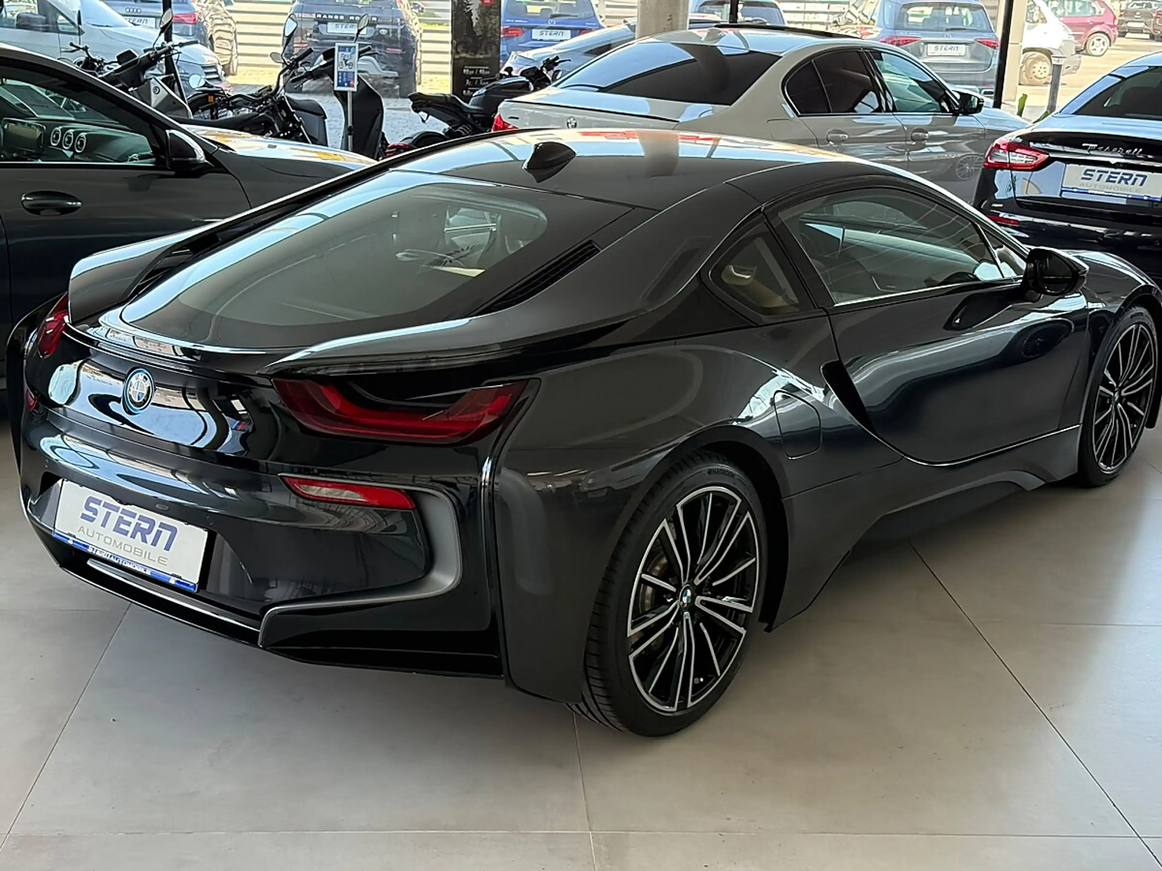 BMW i8 PHEV Range Extender *CARBON* HUD* FLÜGELTÜRE* — photo 6