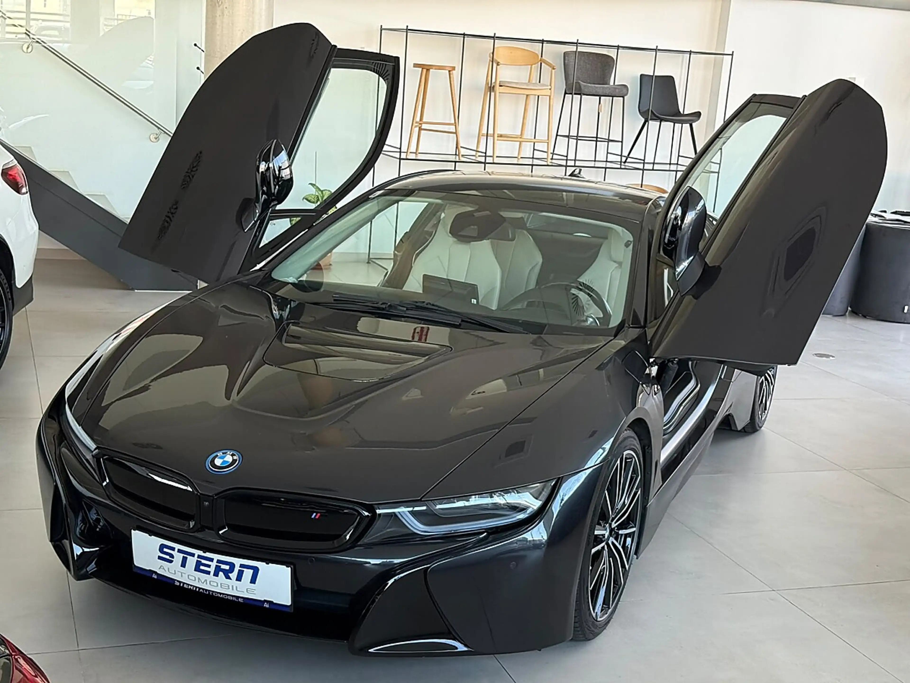 BMW i8 PHEV Range Extender *CARBON* HUD* FLÜGELTÜRE* — photo 2