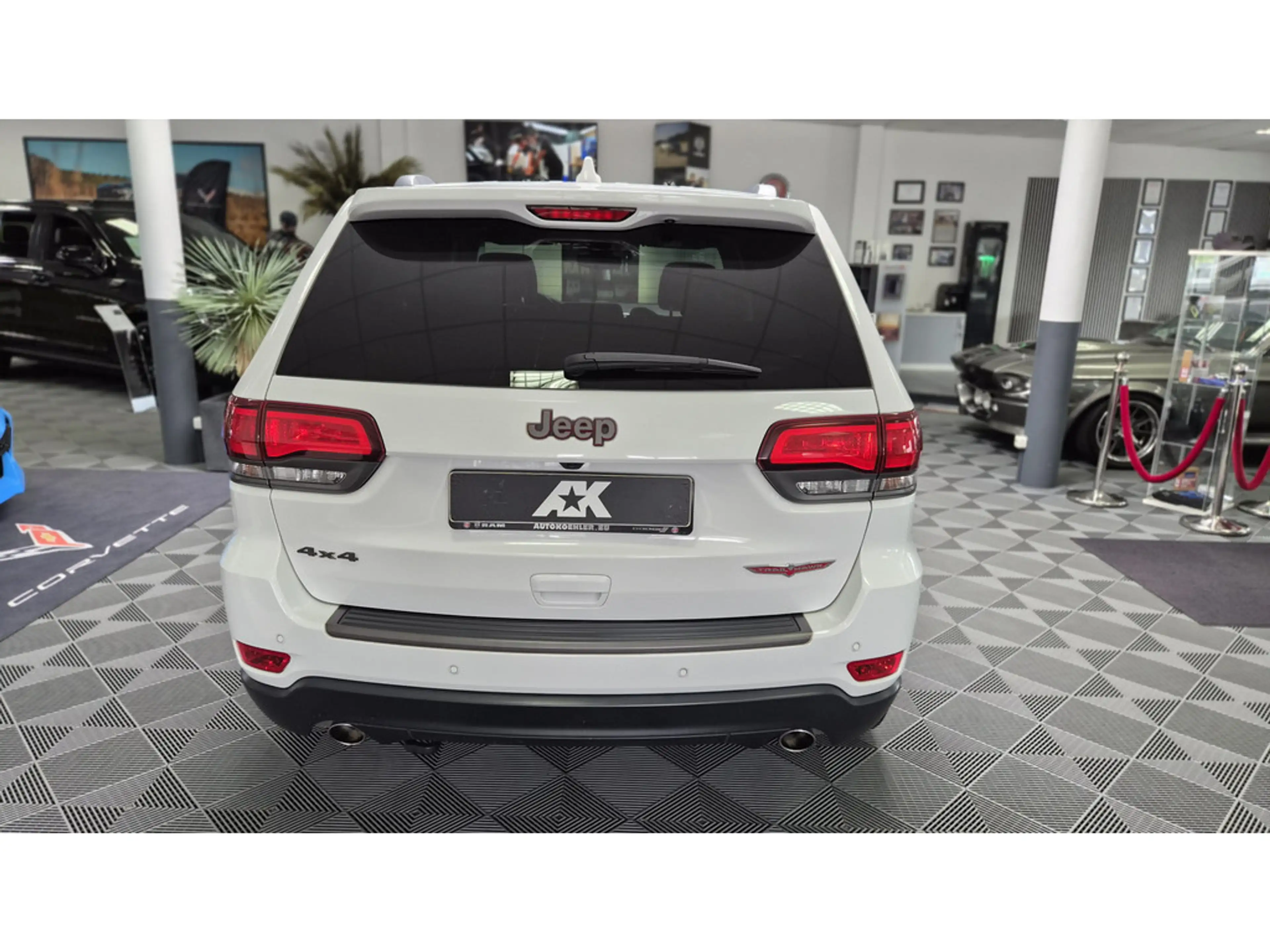Jeep Grand Cherokee 3.0 CRD Trailhawk Luft HiFi Fa — photo 7