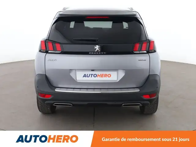 Peugeot 5008 view 5