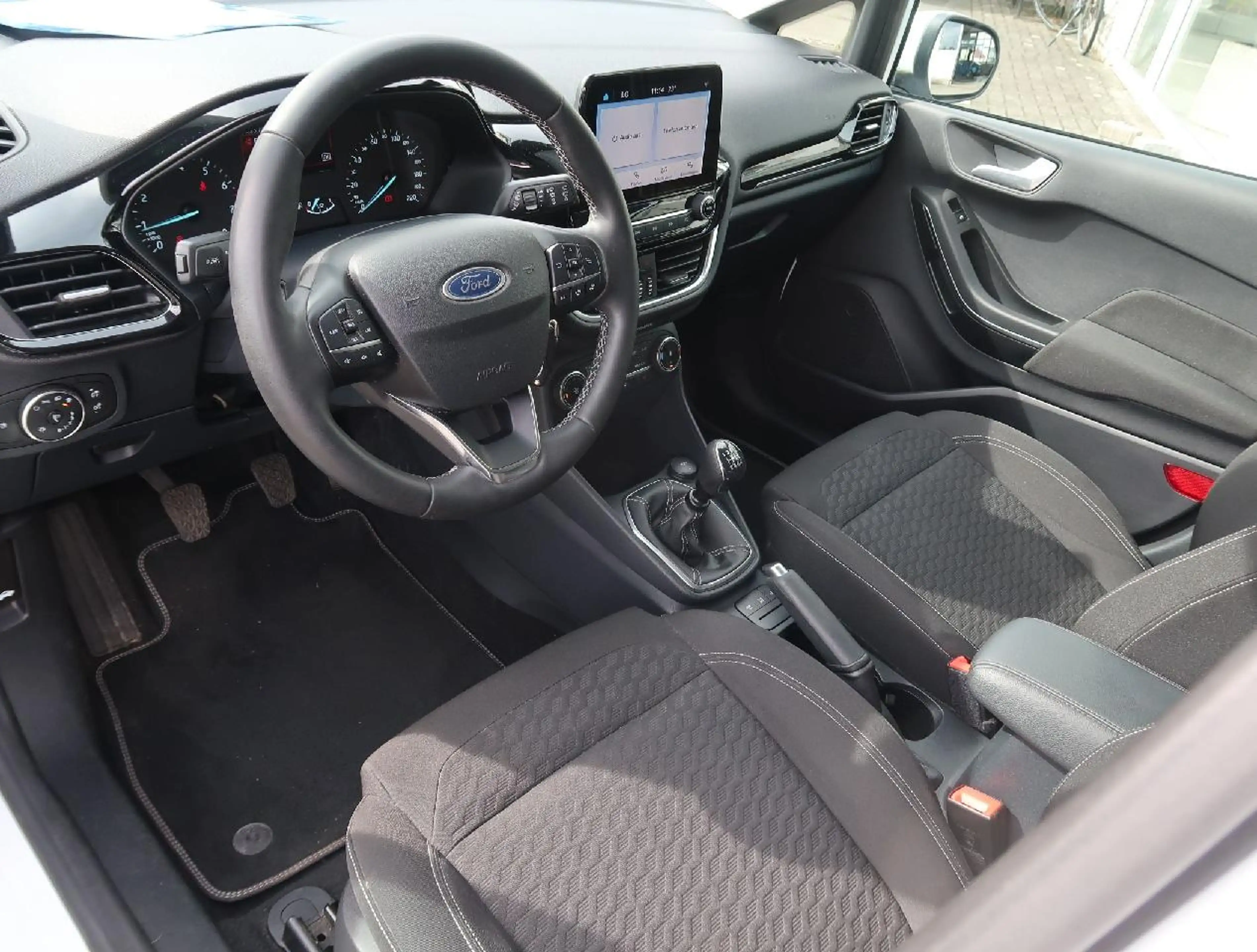 Ford Fiesta Titanium — photo 7